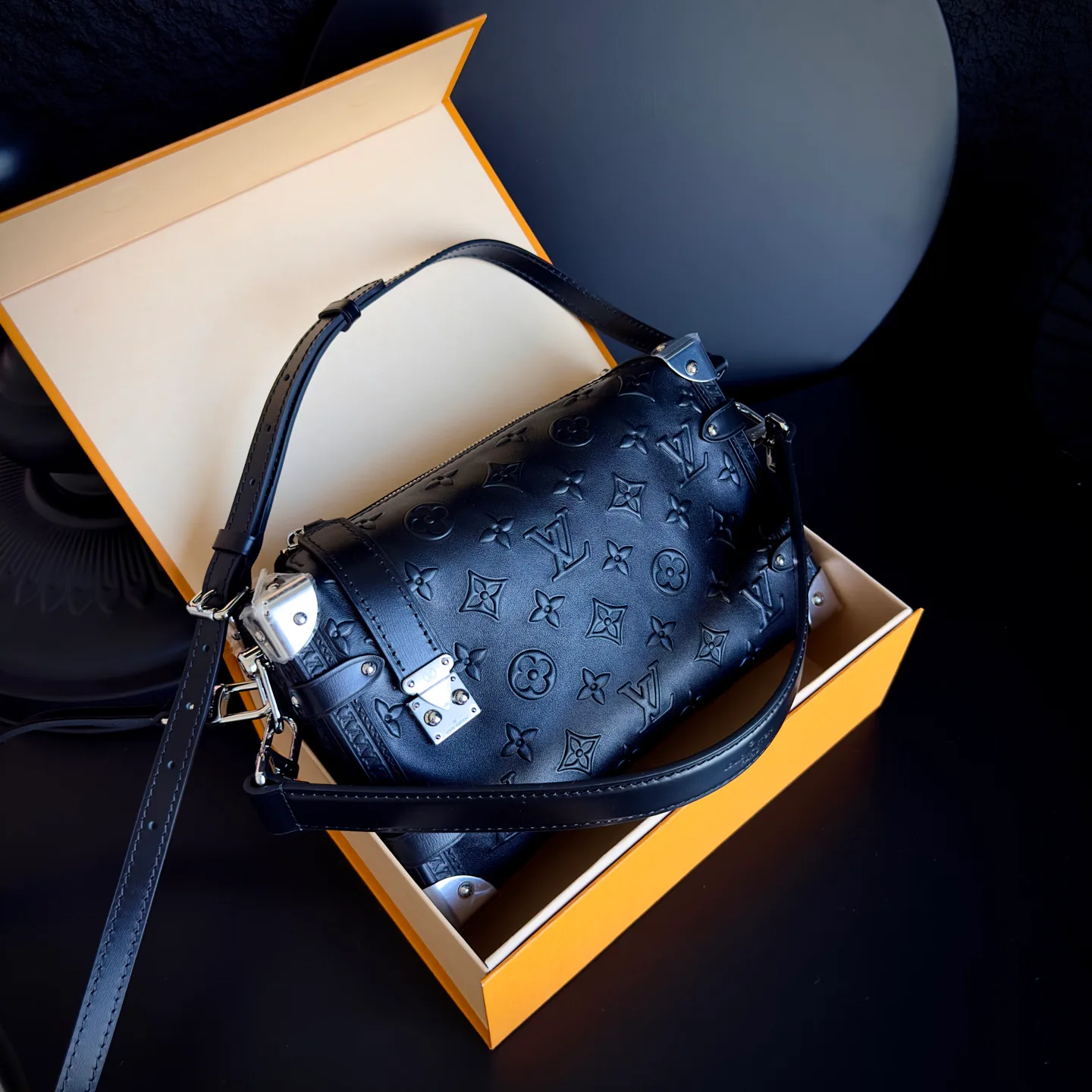 Women's Classic Handbags LOUIS VUITTON 17864853