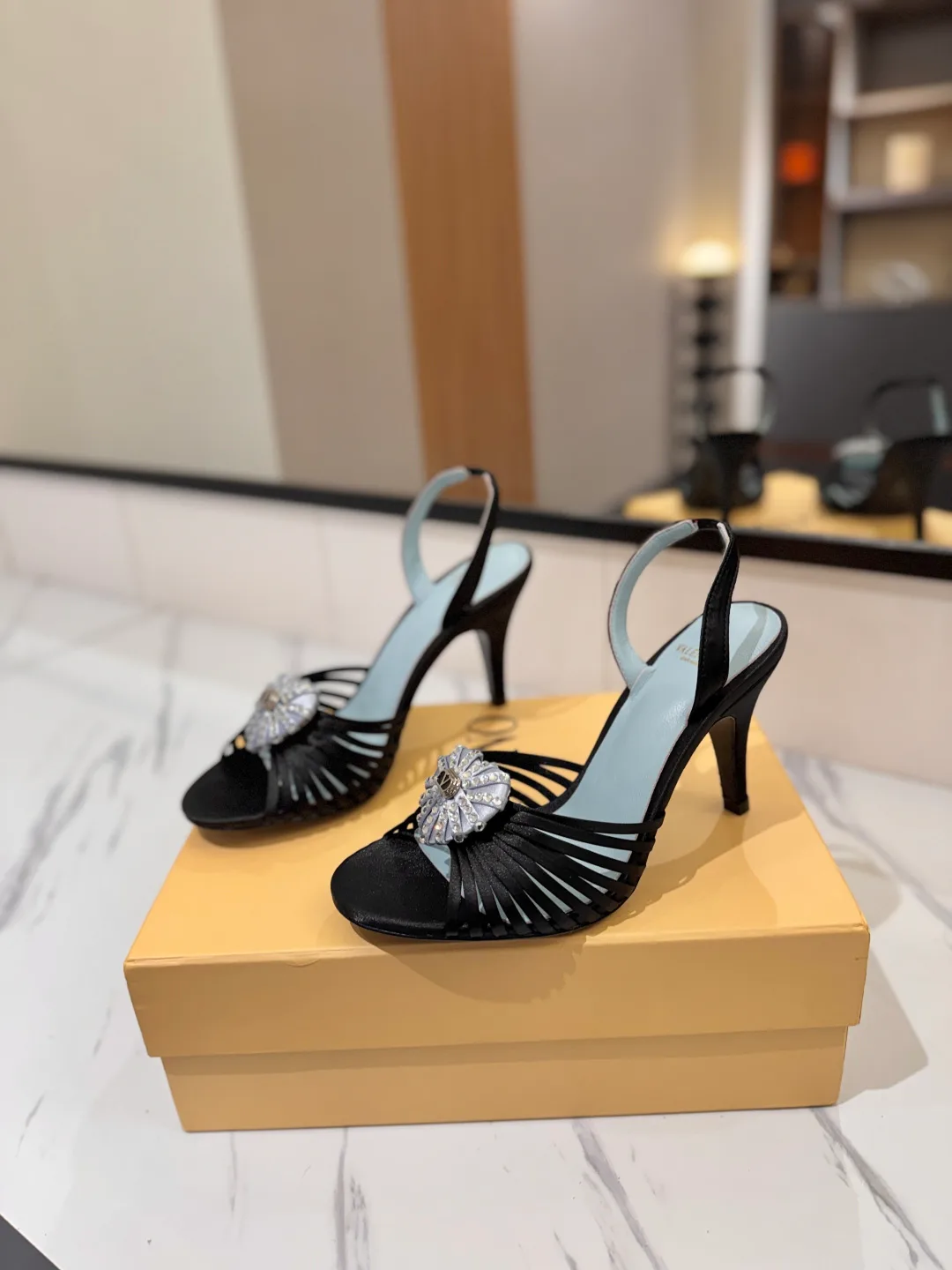 Women's Open-Toe Sandals VALENTINO 18134886