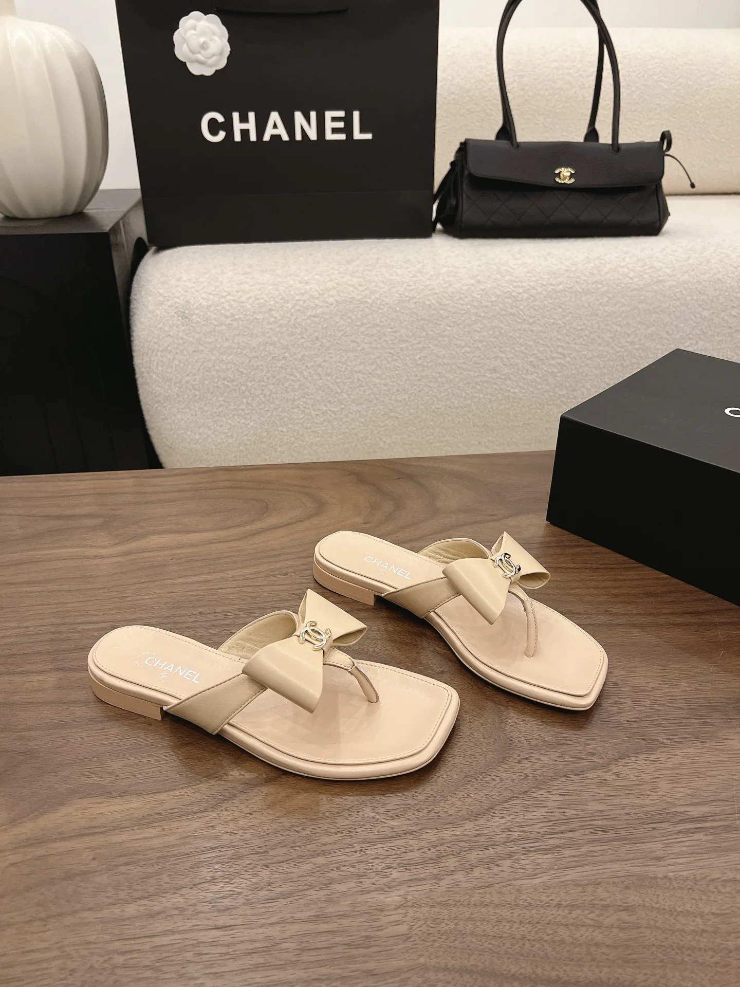 Women's Flip-Flops CHANEL 17342718