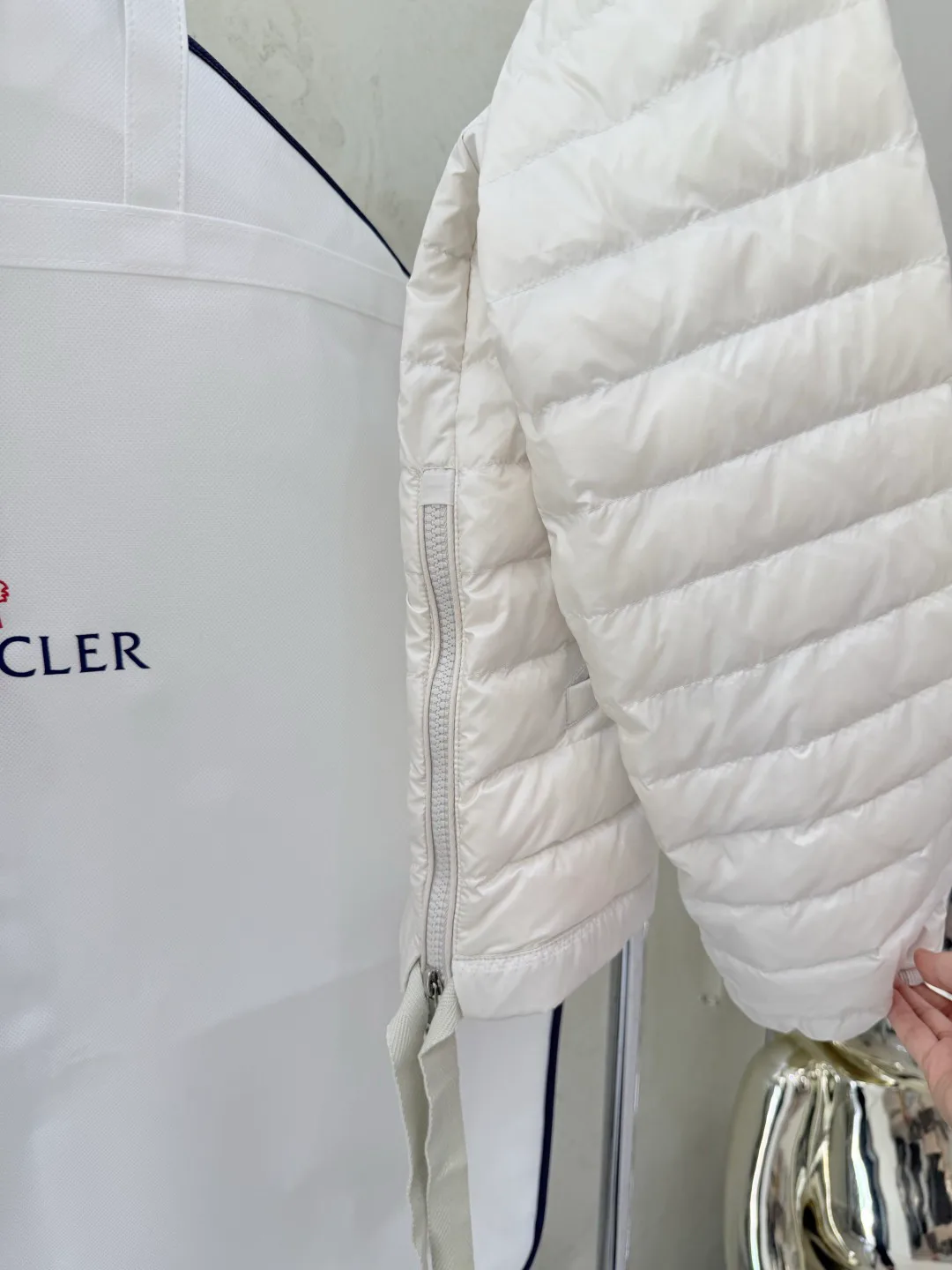 Women's Jackets And Down Jackets MONCLER 18052704