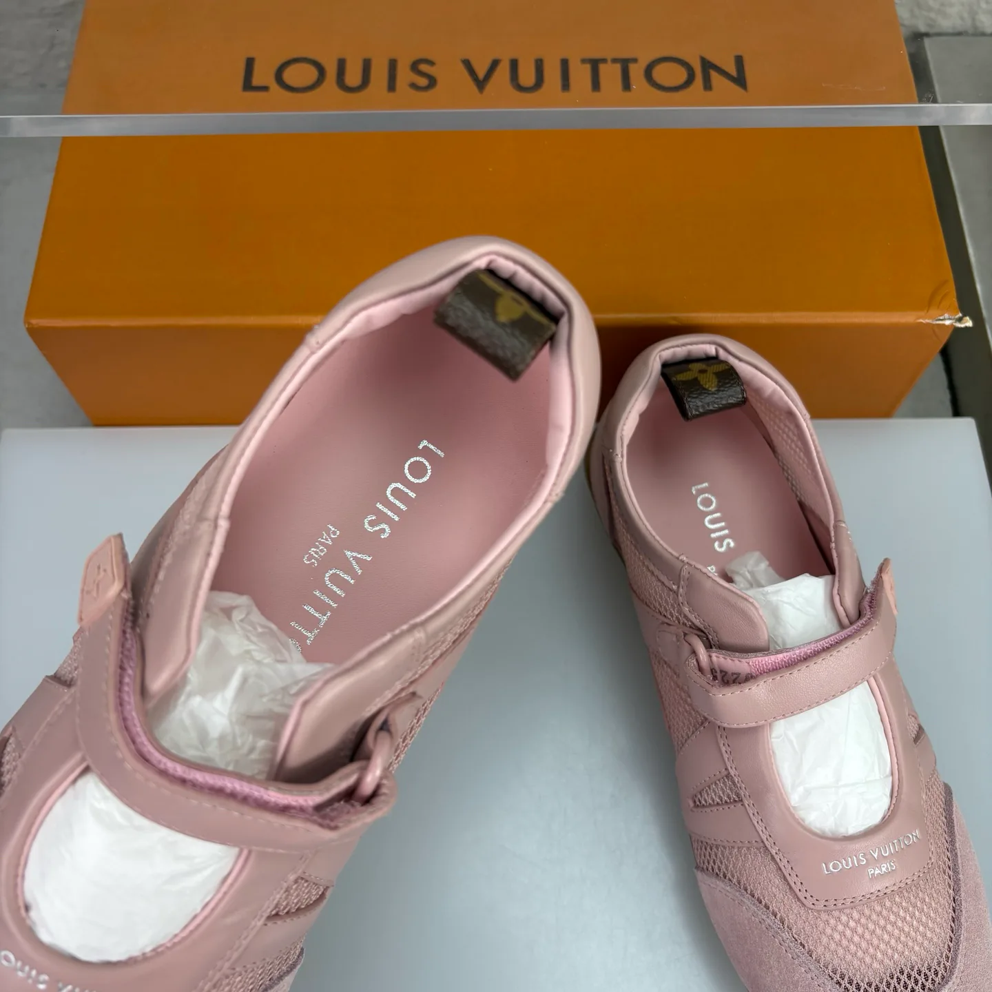 Кроссовки Женские Louis Vuitton 18656663