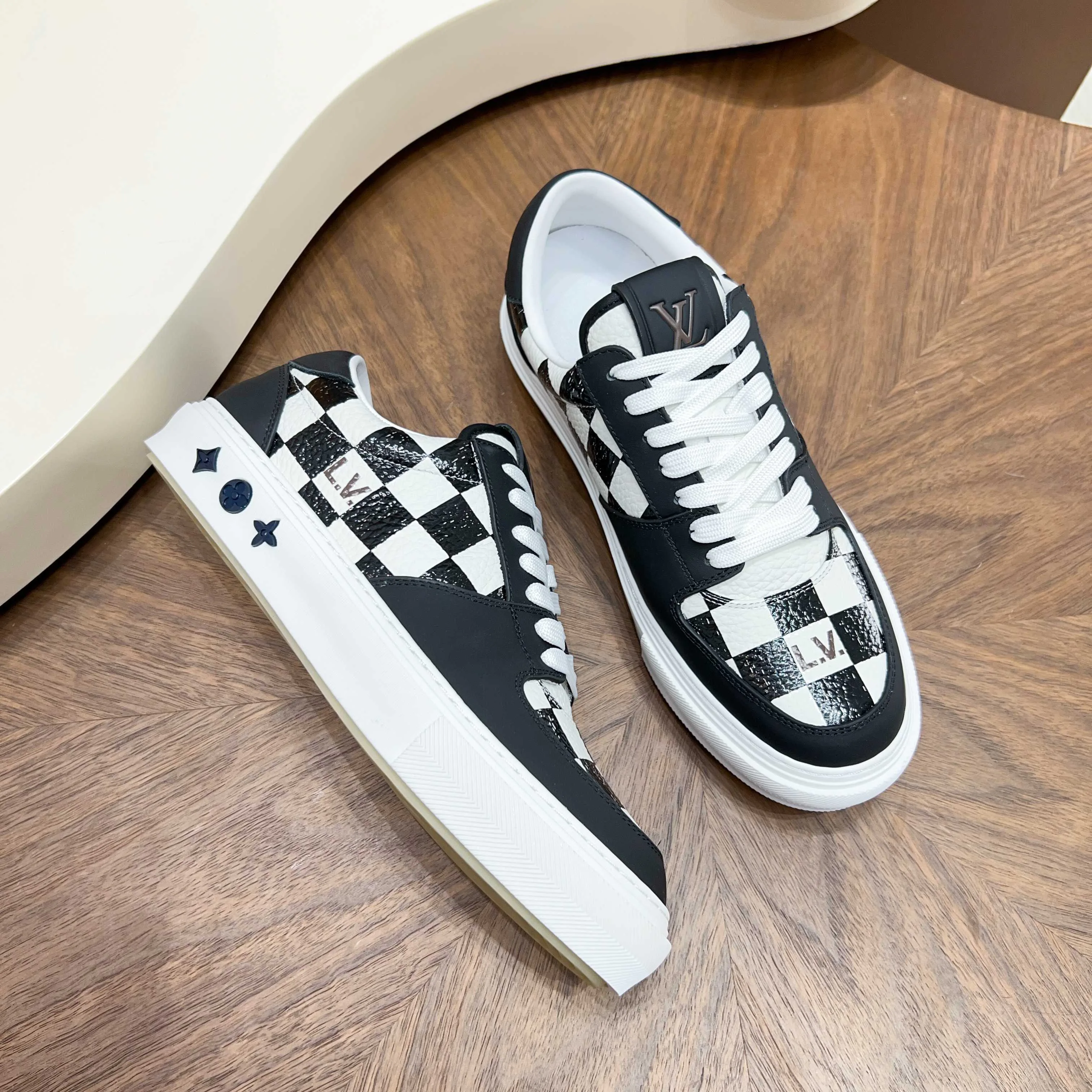 Men's Sneakers LOUIS VUITTON 18117103