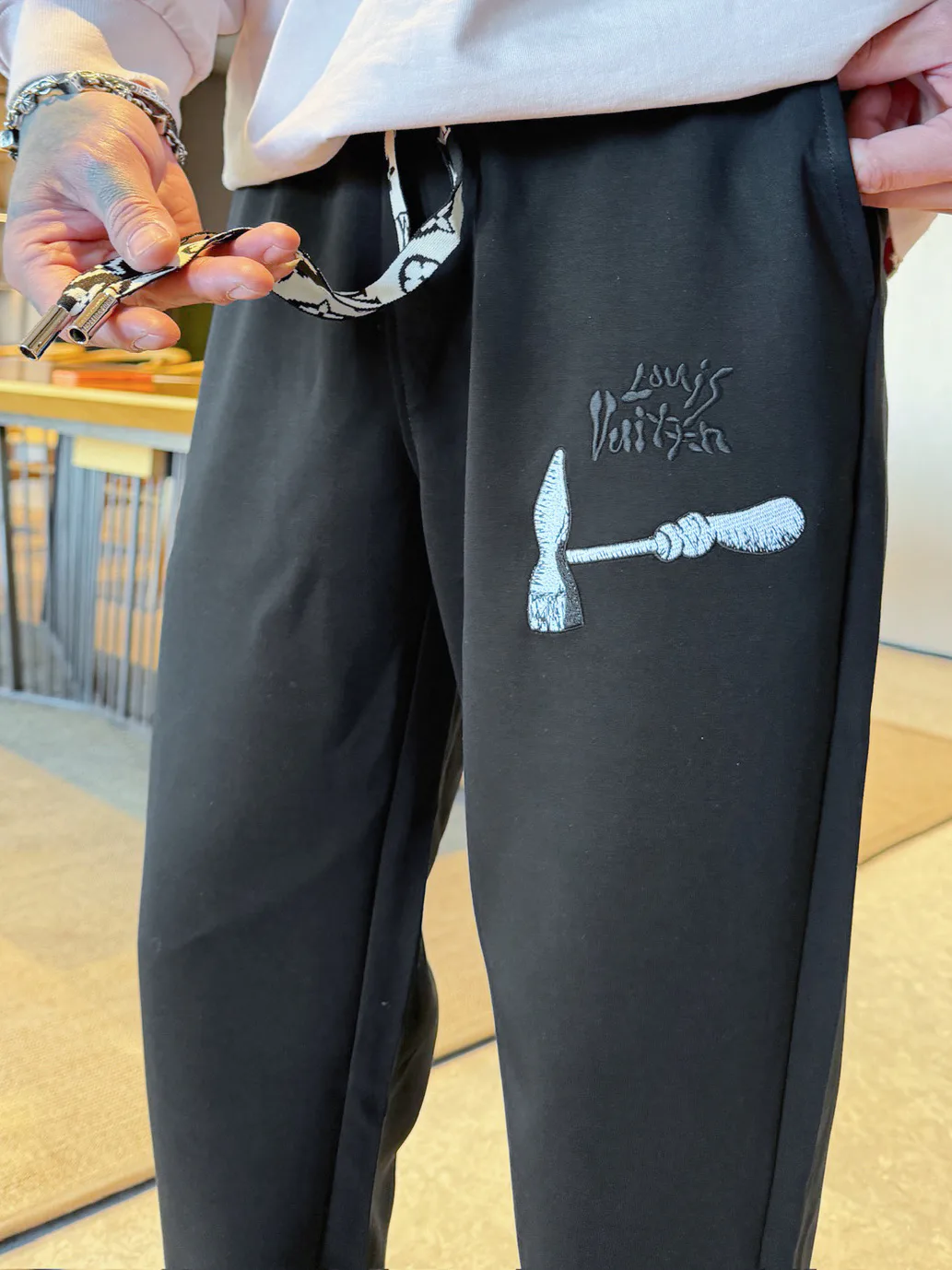 Men's Trousers LOUIS VUITTON 18345782