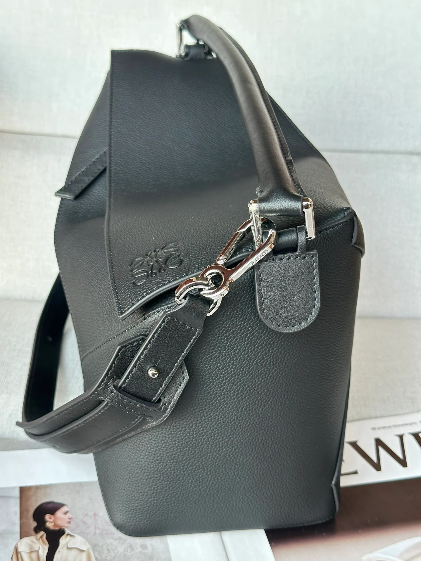 Women's Classic Handbags LOEWE 18177571