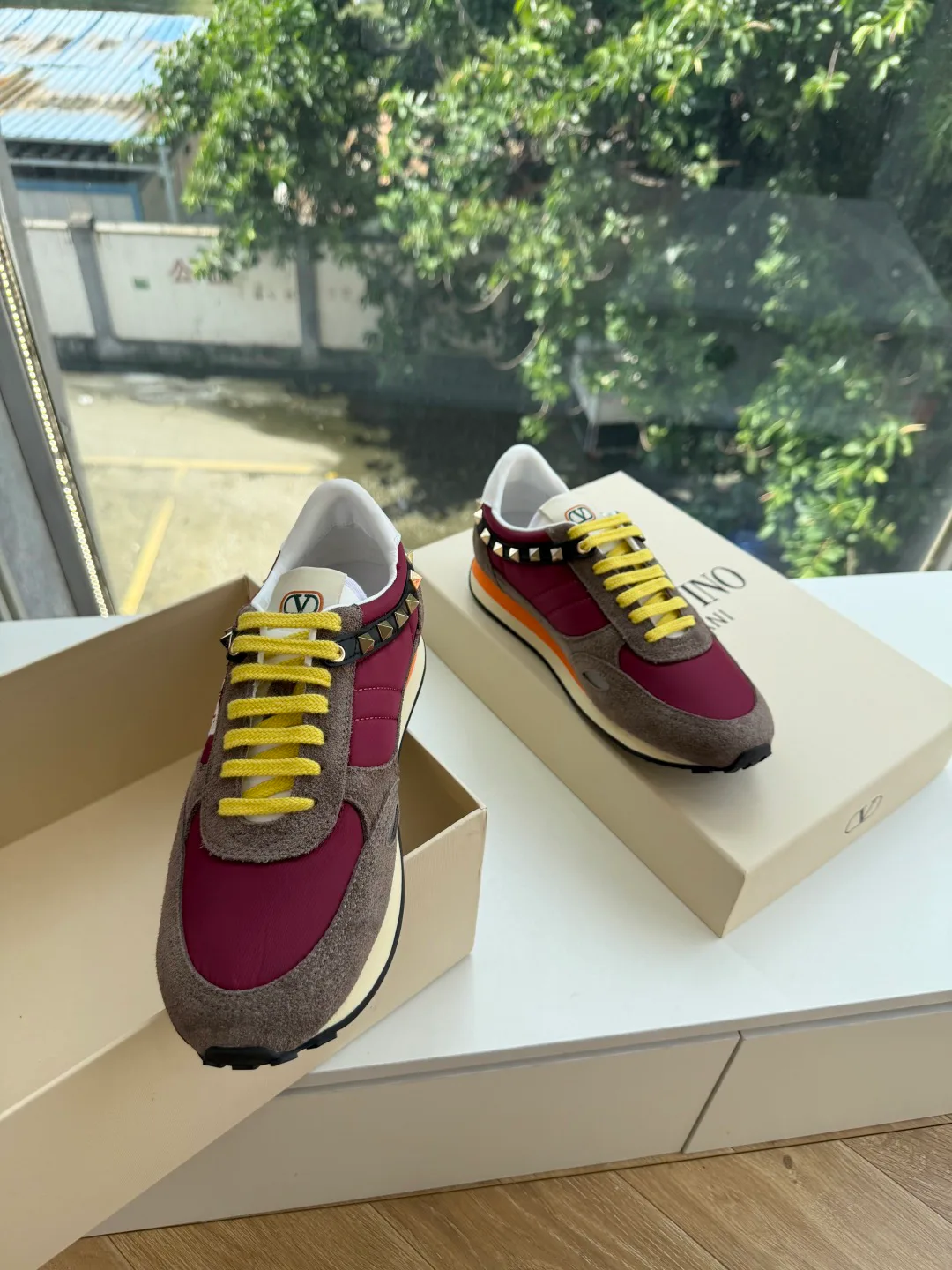 Women's Sneakers VALENTINO 18053444