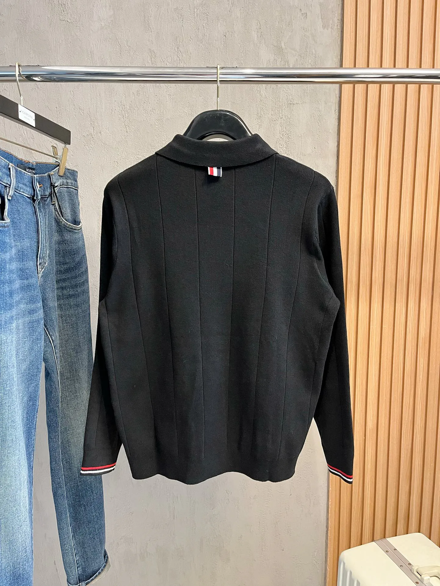Men's Jumpers And Sweaters MONCLER 18098139