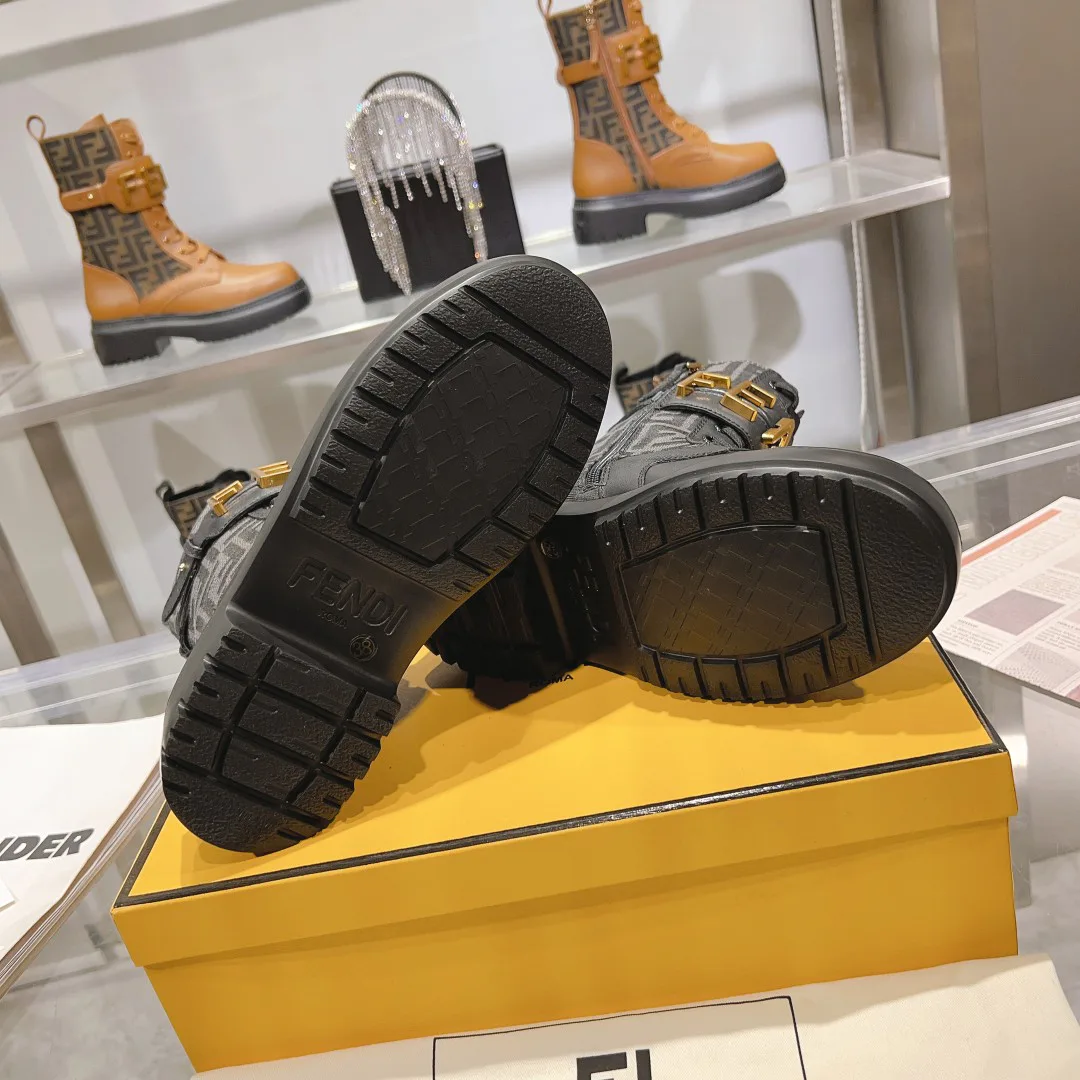 Women's Ankle Boots FENDI 18264016
