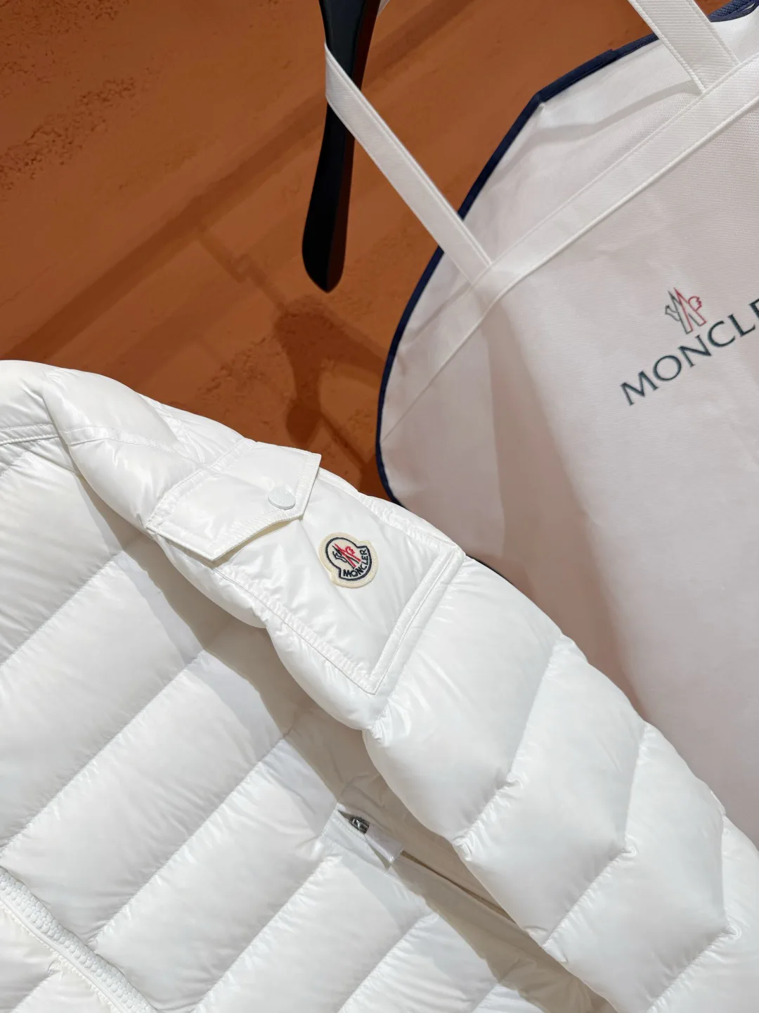 Women's Jackets And Down Jackets MONCLER 18237476
