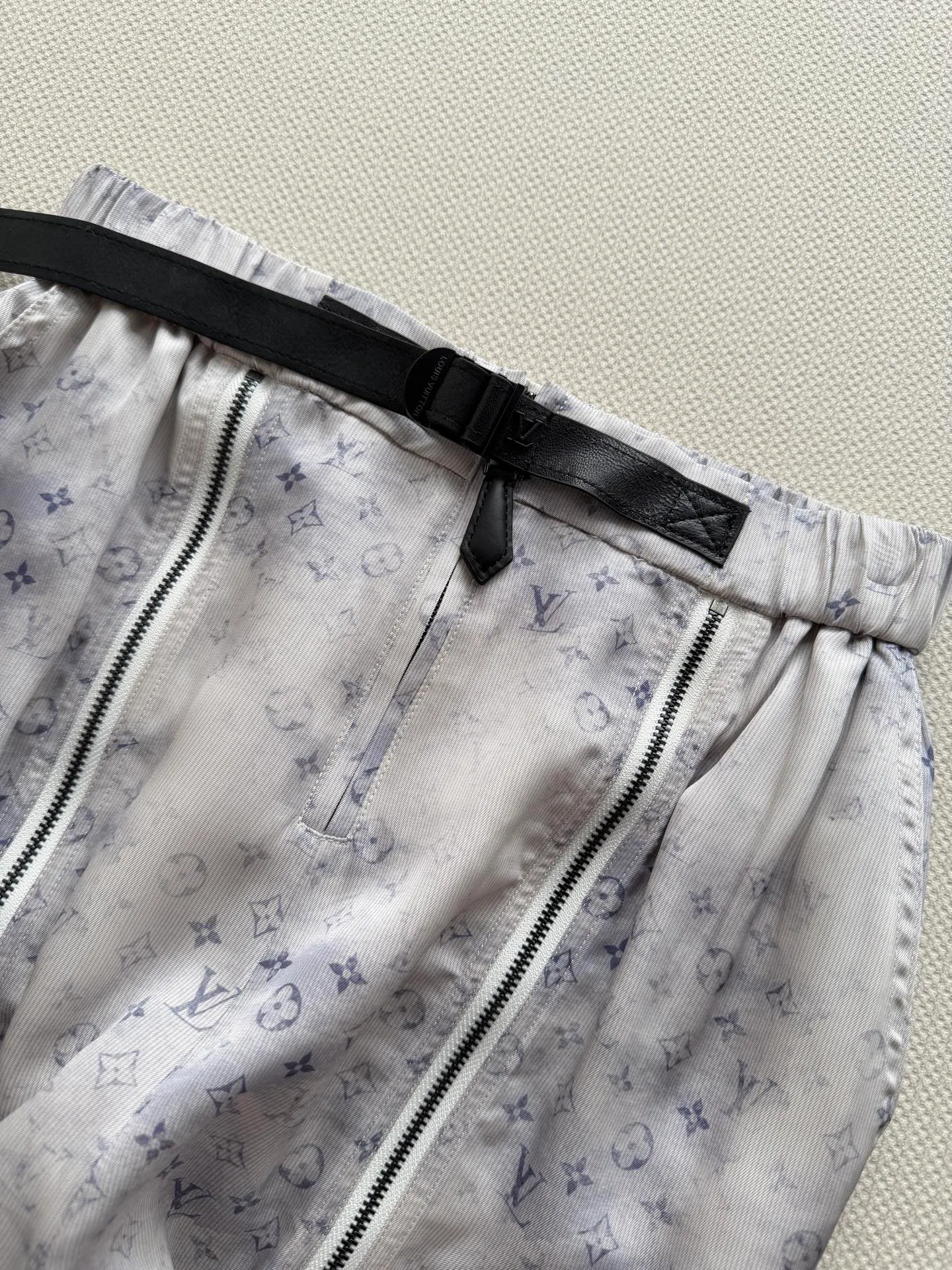 Women's Trousers LOUIS VUITTON 17307672