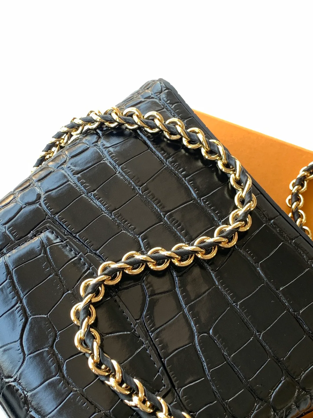 Women's Classic Handbags LOUIS VUITTON 18520936