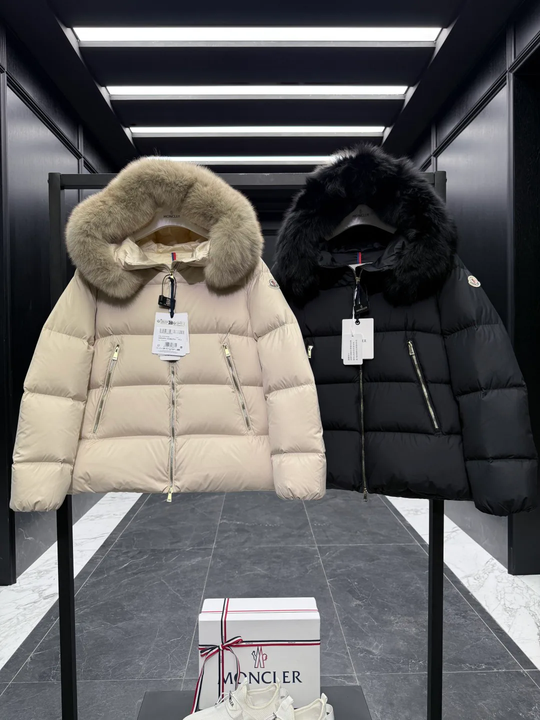 Women's Jackets And Down Jackets MONCLER 17964587