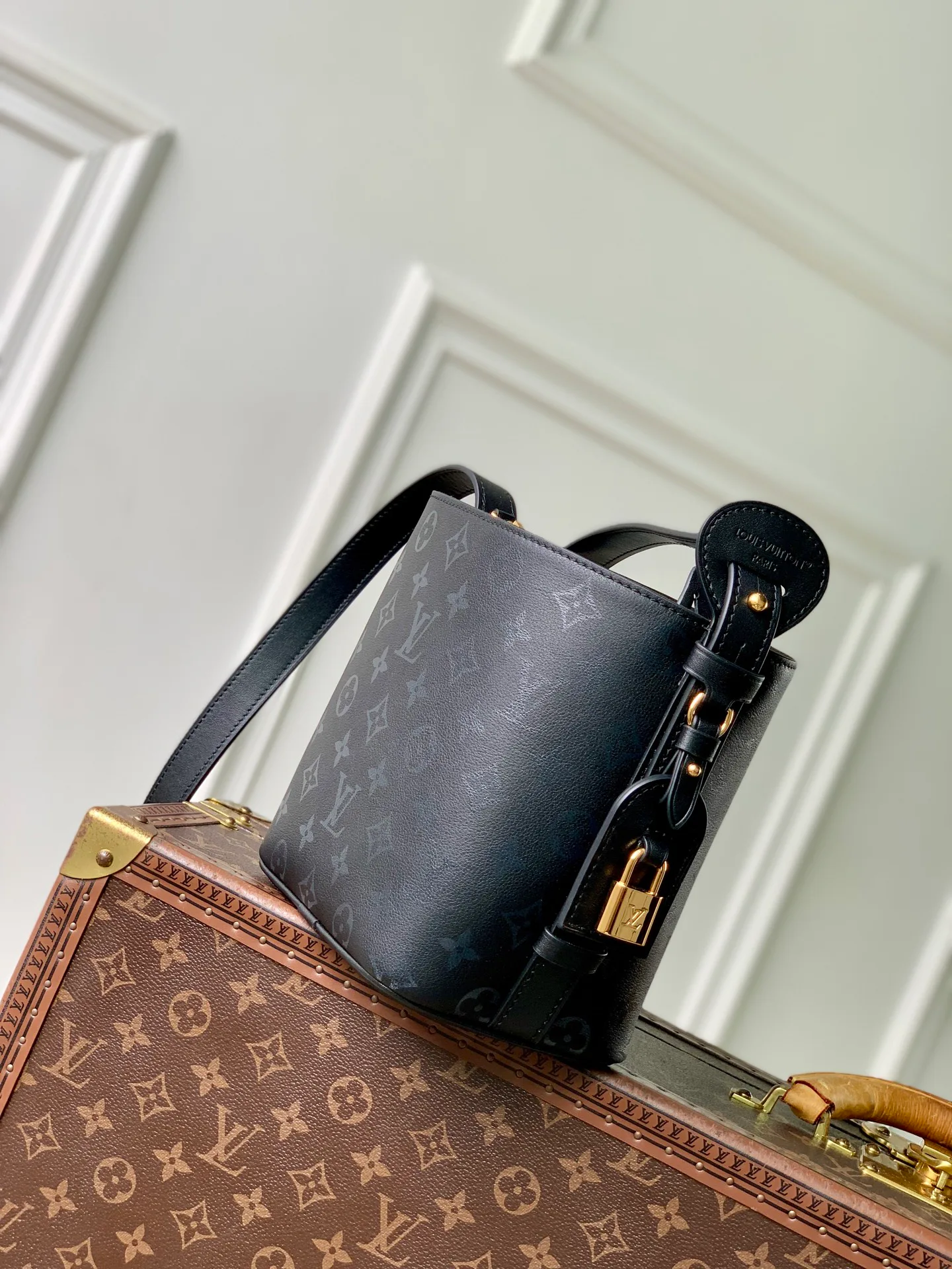 Women's Classic Handbags LOUIS VUITTON 18147457