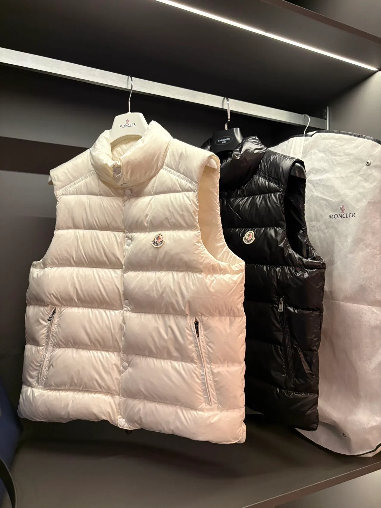 Men's Vests MONCLER 18110992