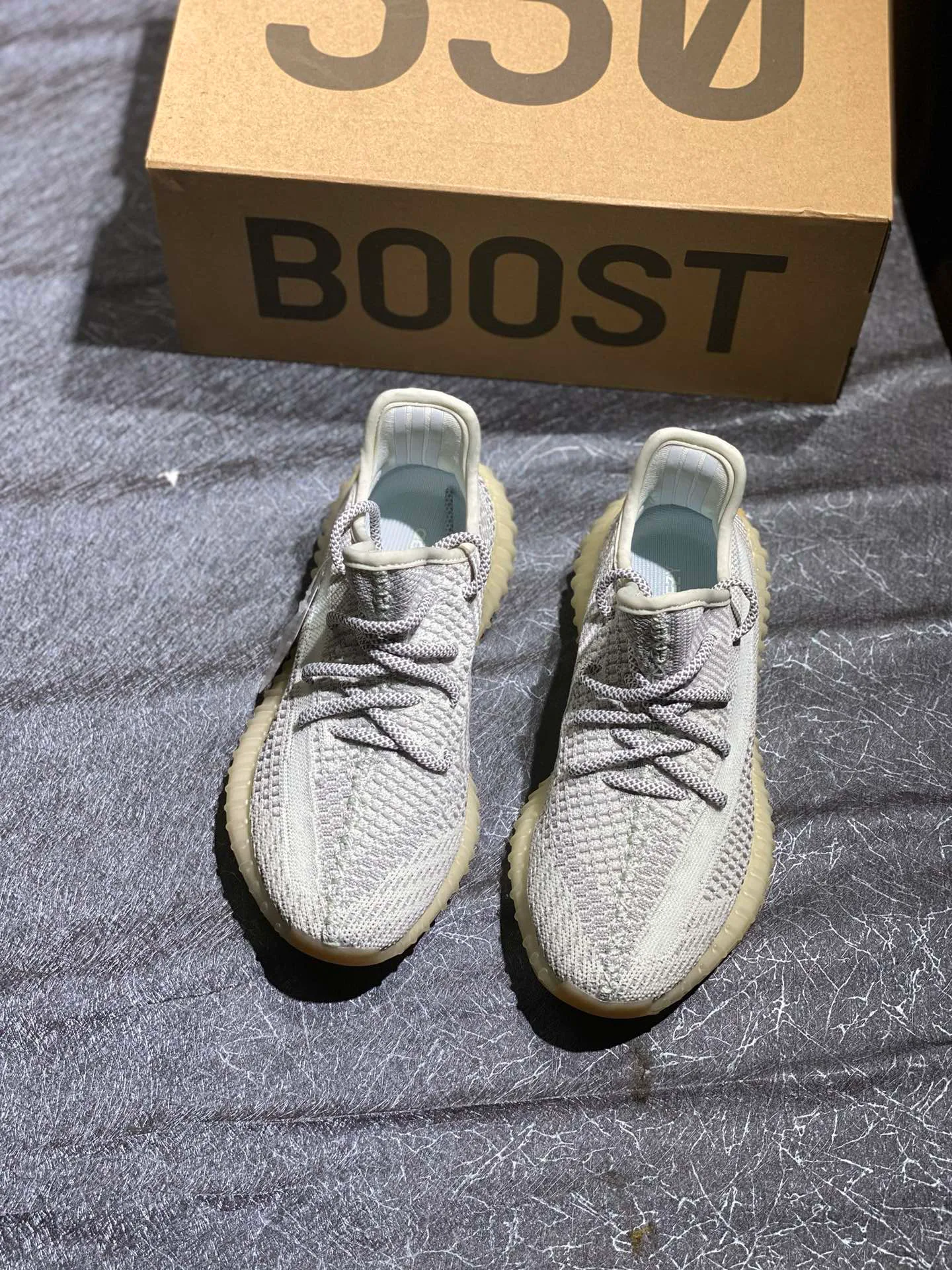 Women's Sneakers YEEZY 17326257