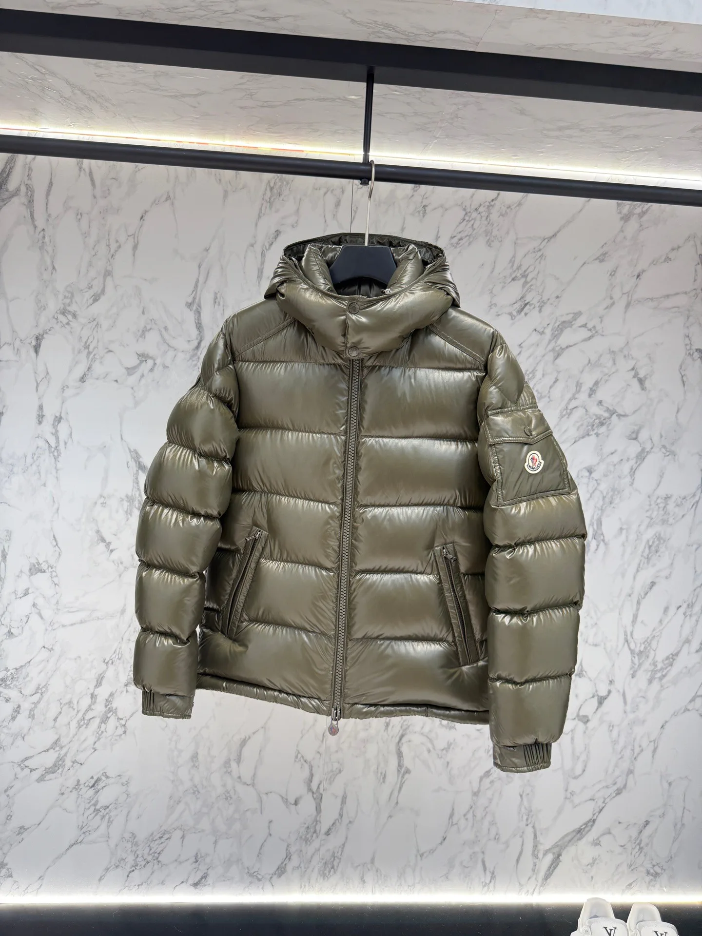 Women's Jackets And Down Jackets MONCLER 18048715
