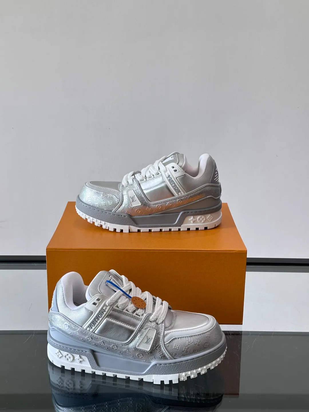 Women's Sneakers LOUIS VUITTON 17869462