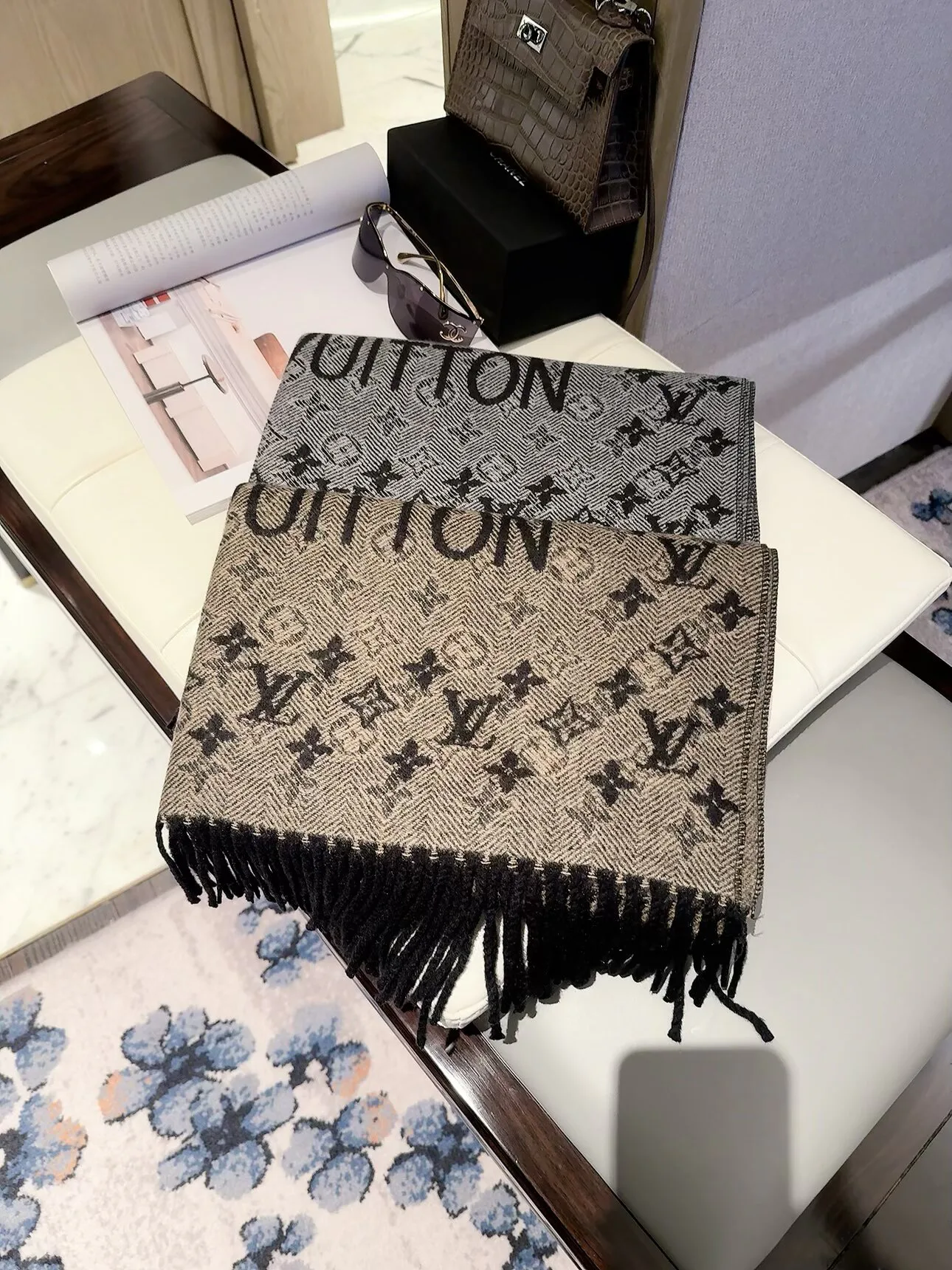 Scarves LOUIS VUITTON 18322561