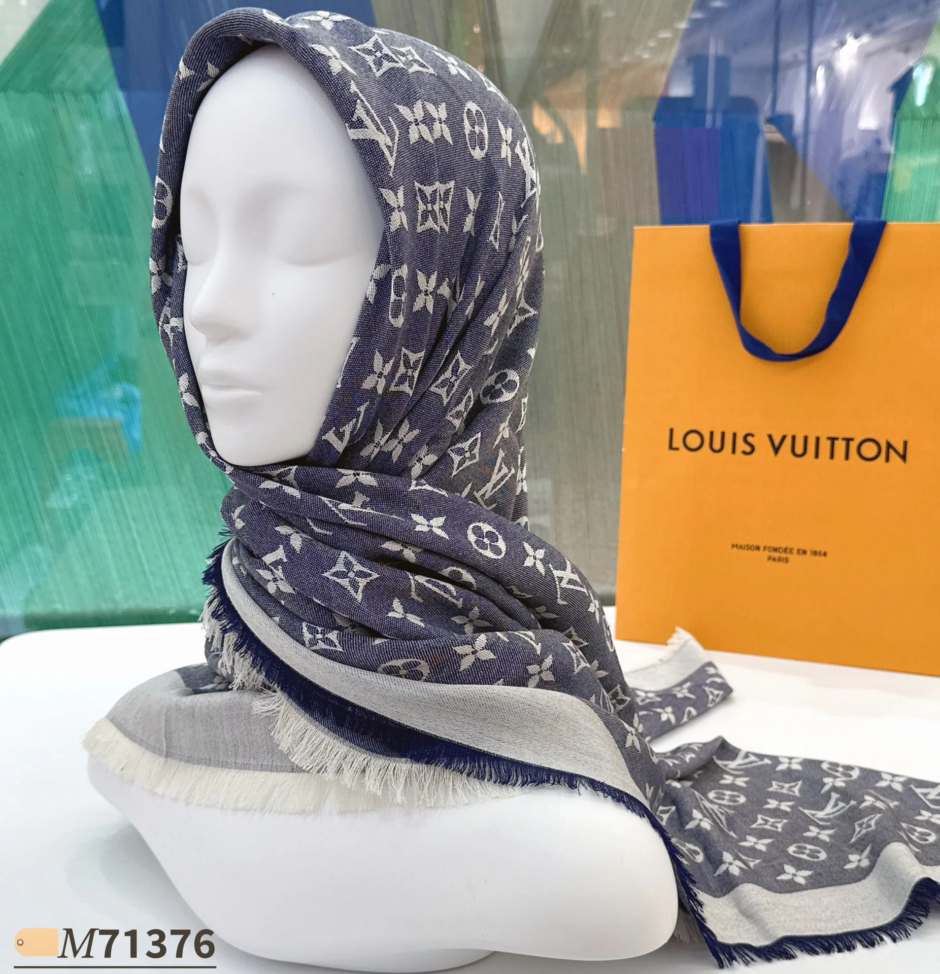 Scarves LOUIS VUITTON 17805235