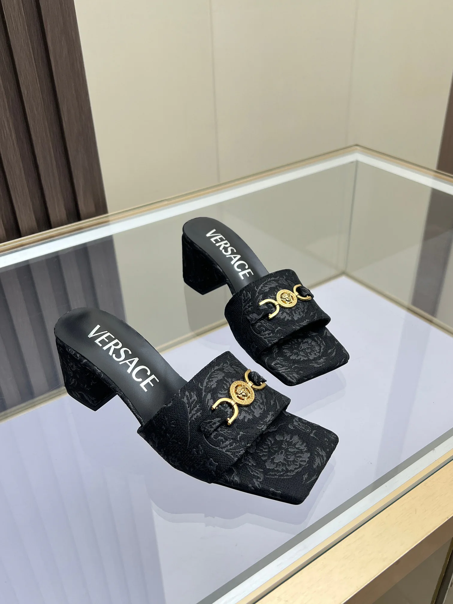Women's Open-Toe Sandals VERSACE 18198224