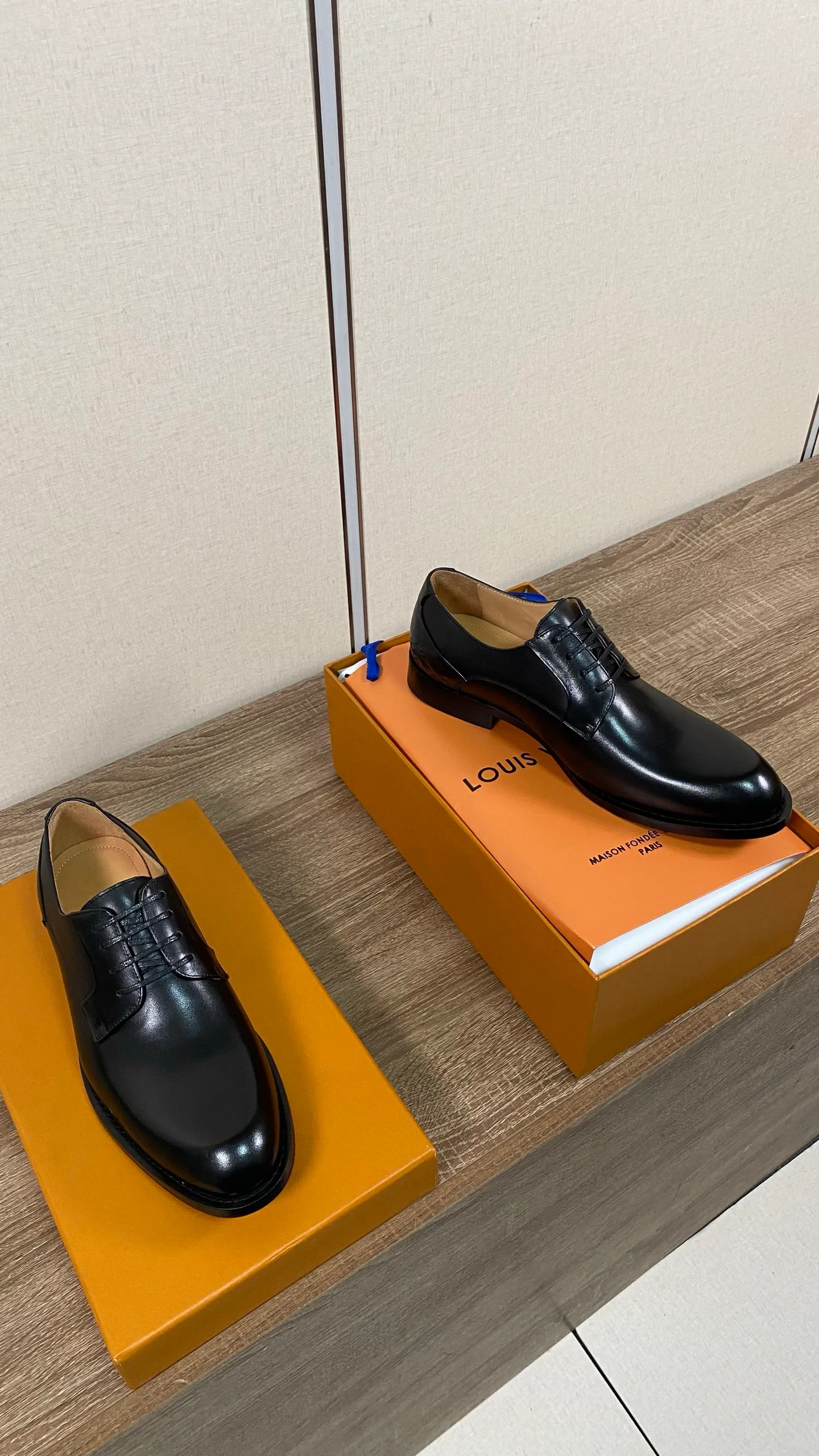 Men's Loafers And Dress Shoes LOUIS VUITTON 18078674