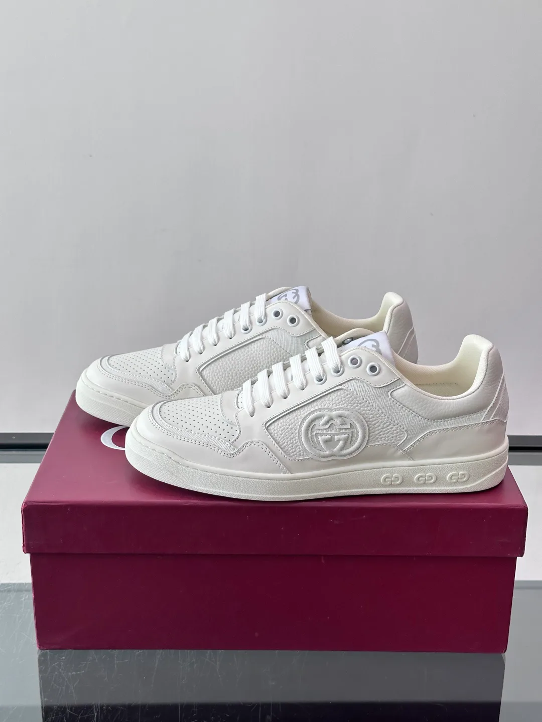 Women's Sneakers GUCCI 18102704