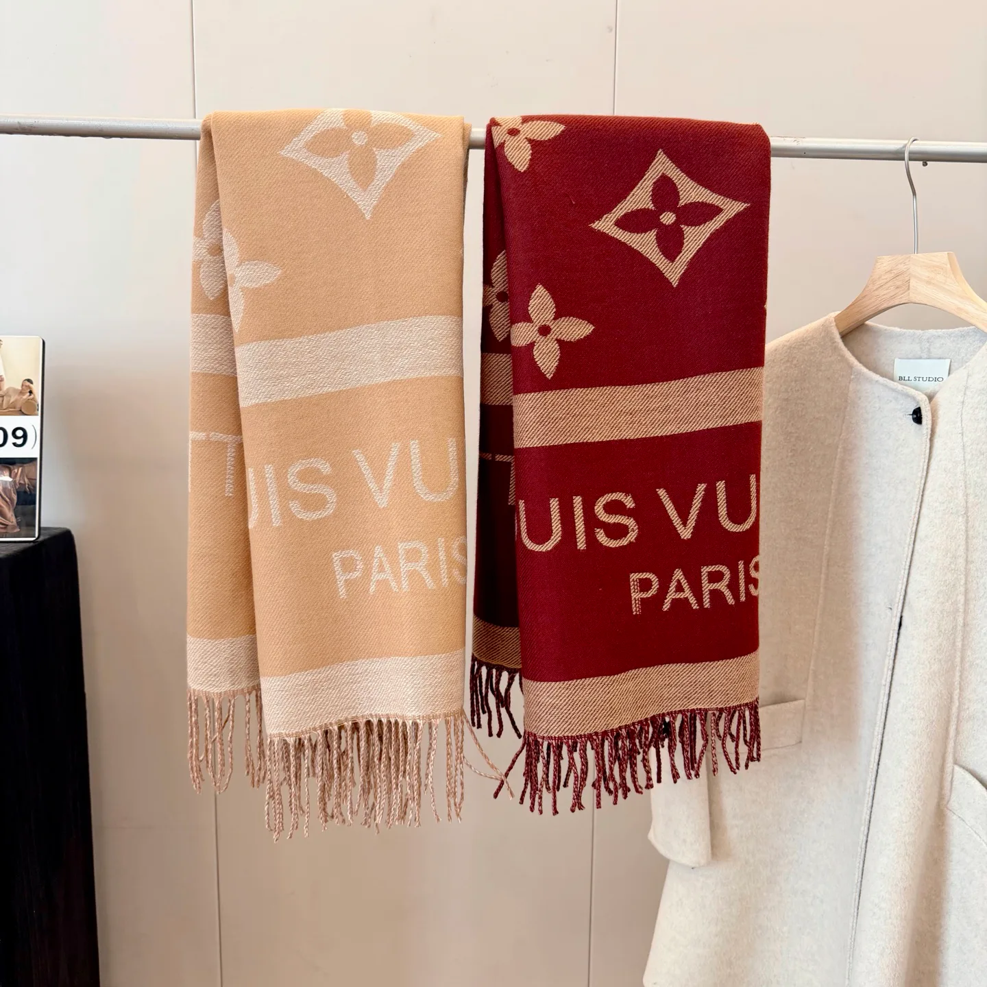 Scarves LOUIS VUITTON 18377565