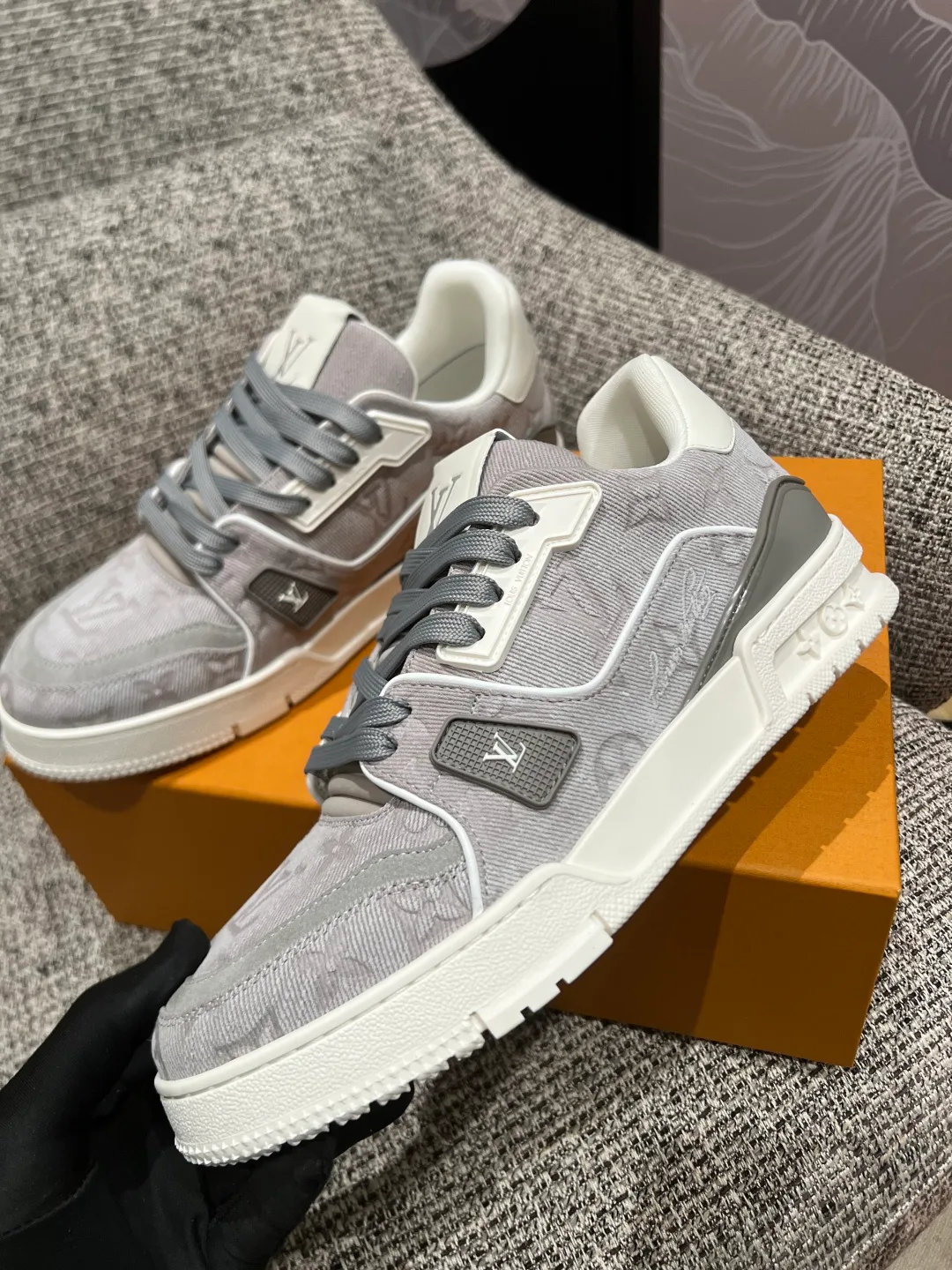 Women's Sneakers LOUIS VUITTON 18080167