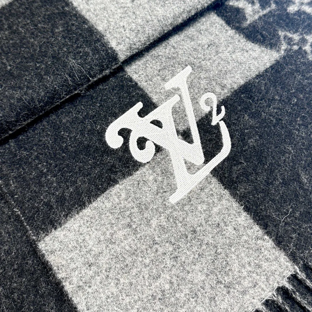 Scarves LOUIS VUITTON 18222616