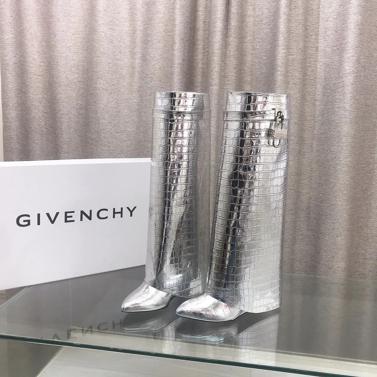 Women's Boots GIVENCHY 18289995