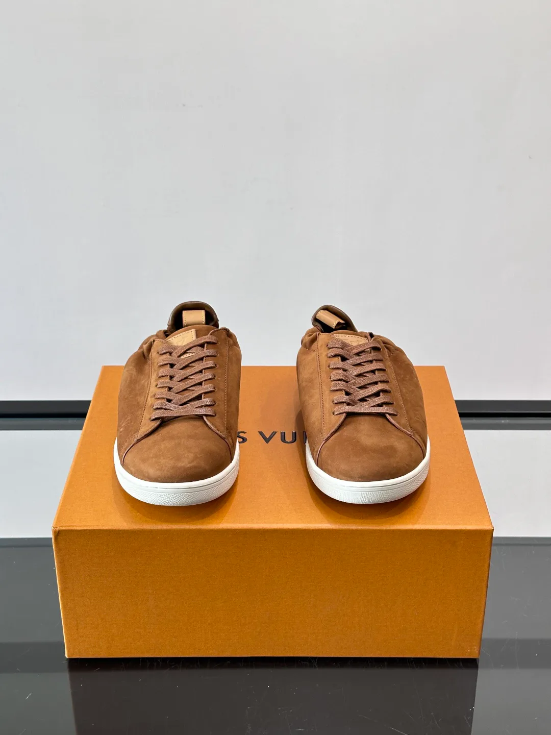 Men's Sneakers LOUIS VUITTON 18263698