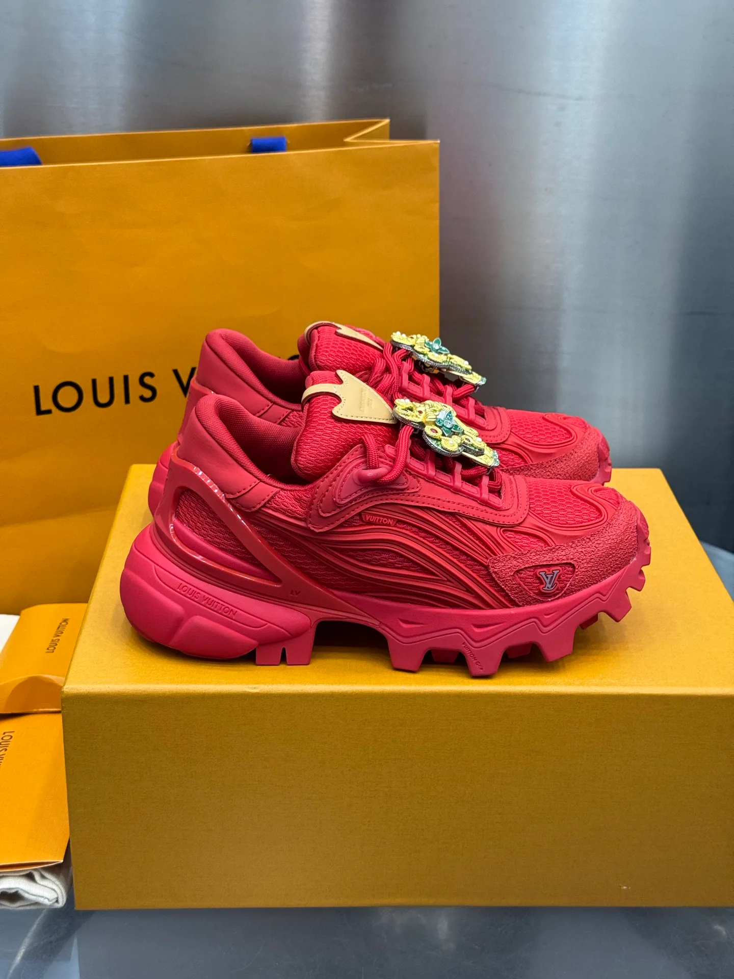 Women's Sneakers LOUIS VUITTON 18202599
