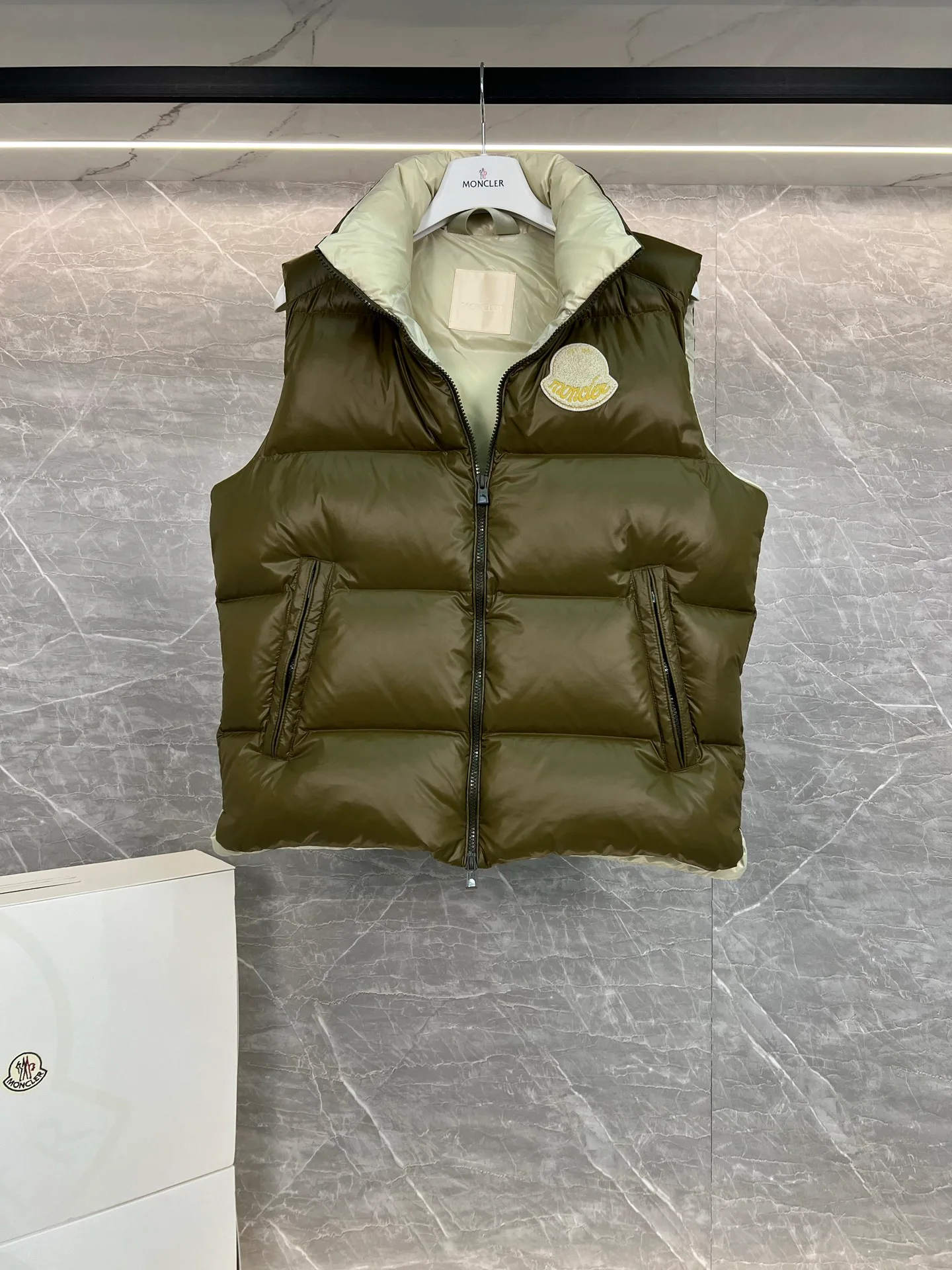 Жилеты Мужские Moncler 18599856