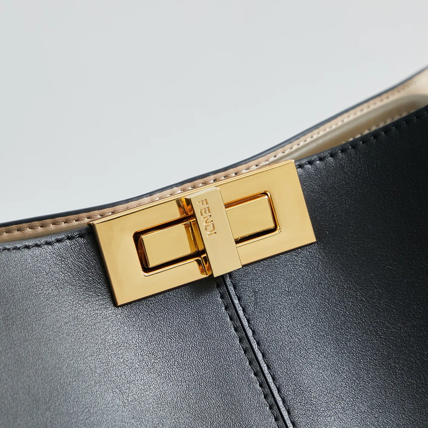 Women's Classic Handbags FENDI 17941559
