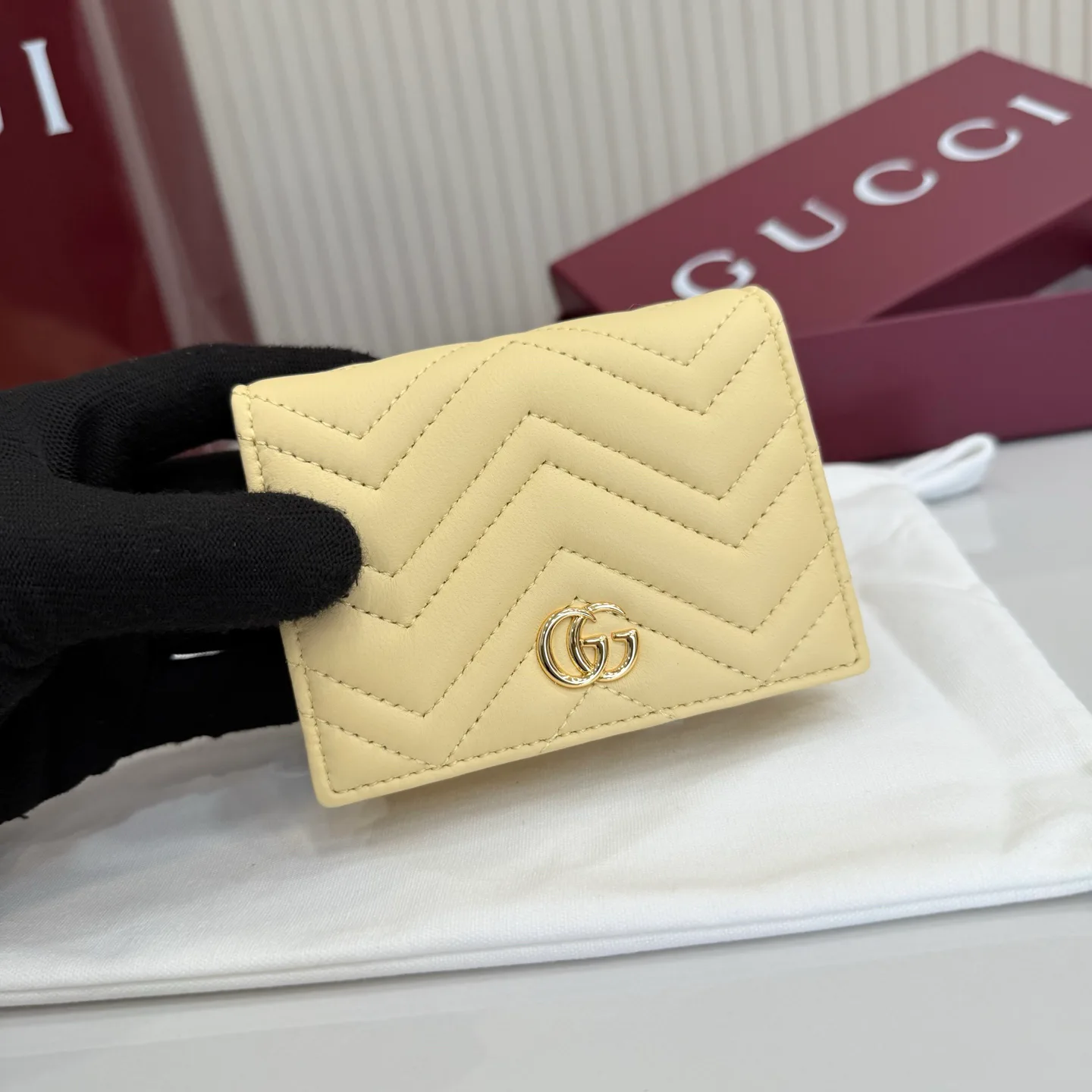 Women's Clutches GUCCI 17948237