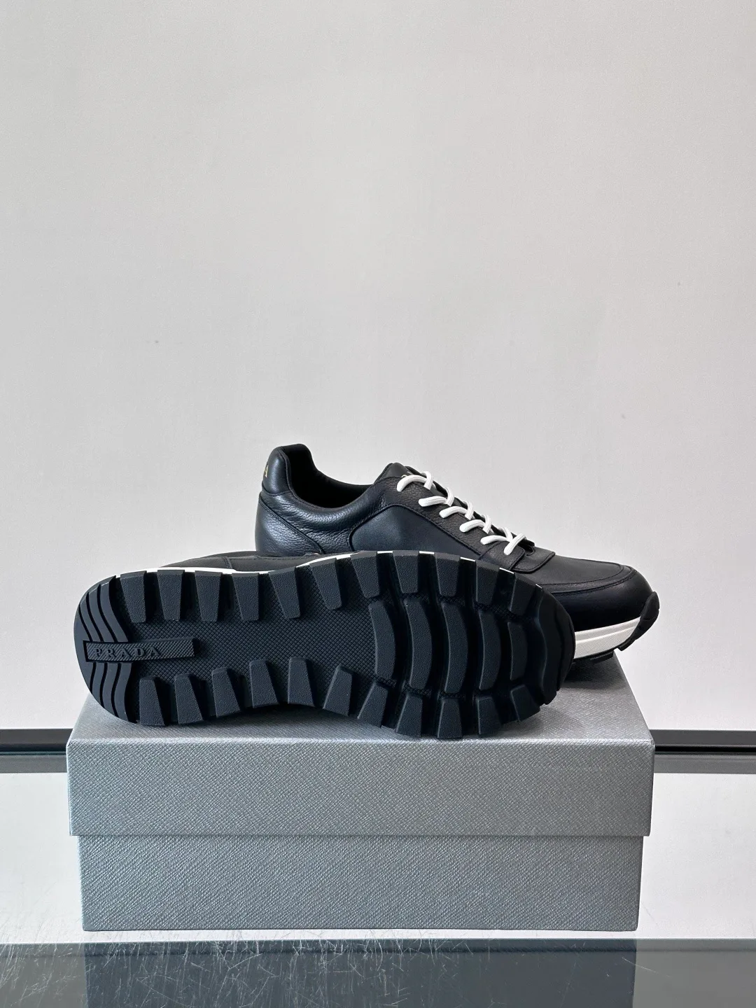 Men's Sneakers PRADA 18102659