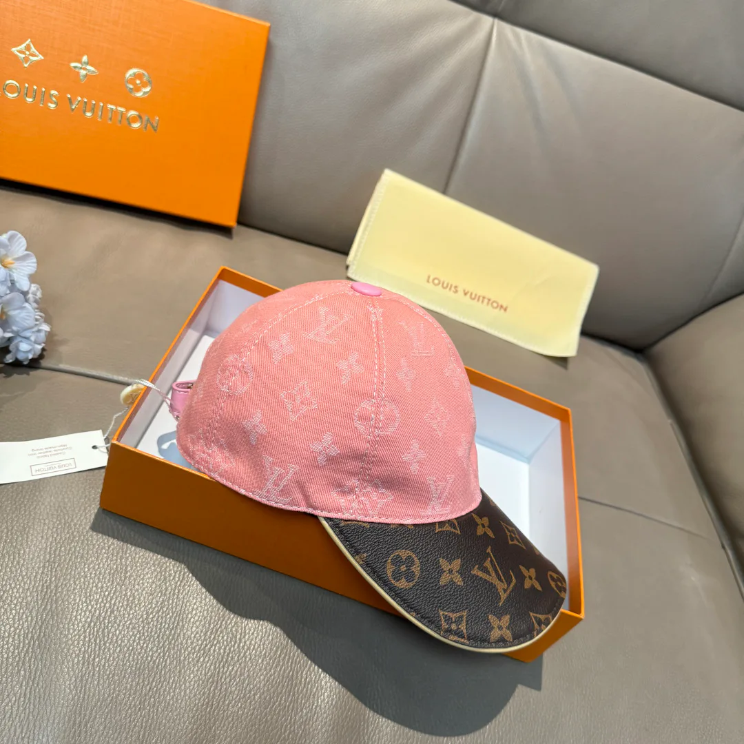 Hats LOUIS VUITTON 18347055