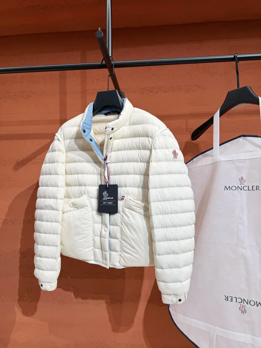 Women's Jackets And Down Jackets MONCLER 18048160