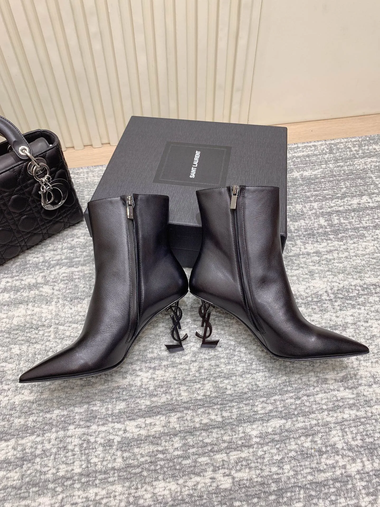 Women's Booties SAINT LAURENT 18080430
