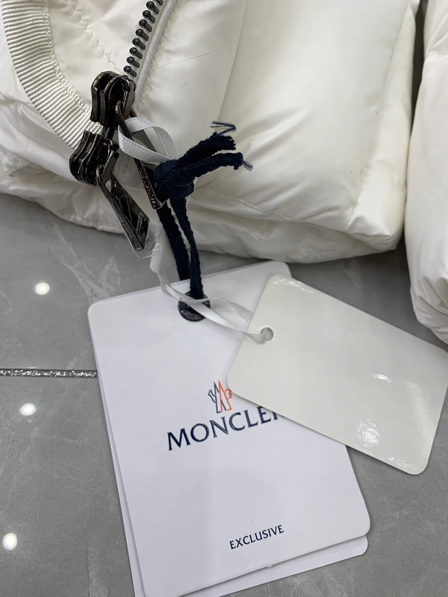 Women's Jackets And Down Jackets MONCLER 18188708