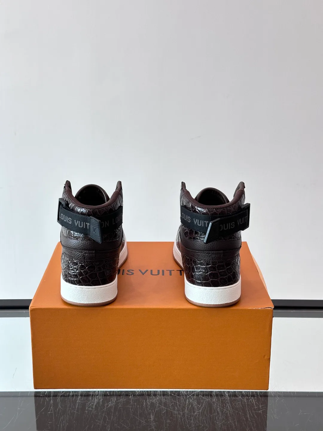 Men's Sneakers LOUIS VUITTON 18400596