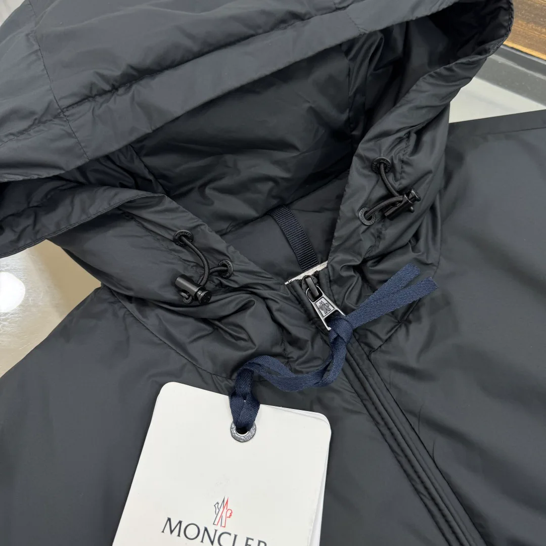 Men's Jackets And Down Jackets MONCLER 17827402