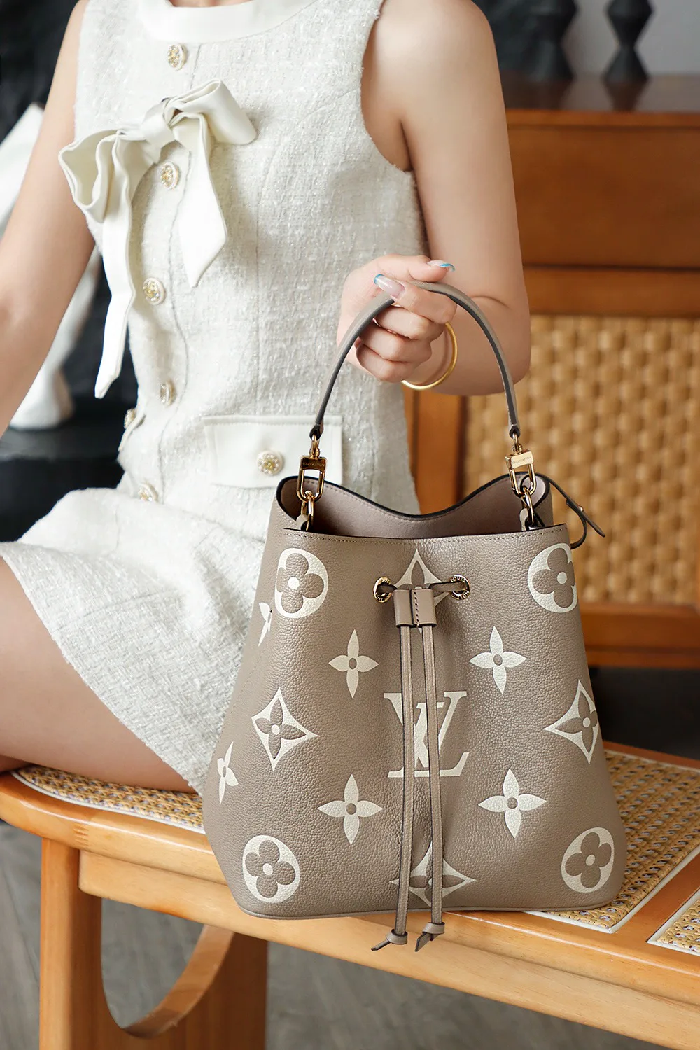 Women's Classic Handbags LOUIS VUITTON 17743303
