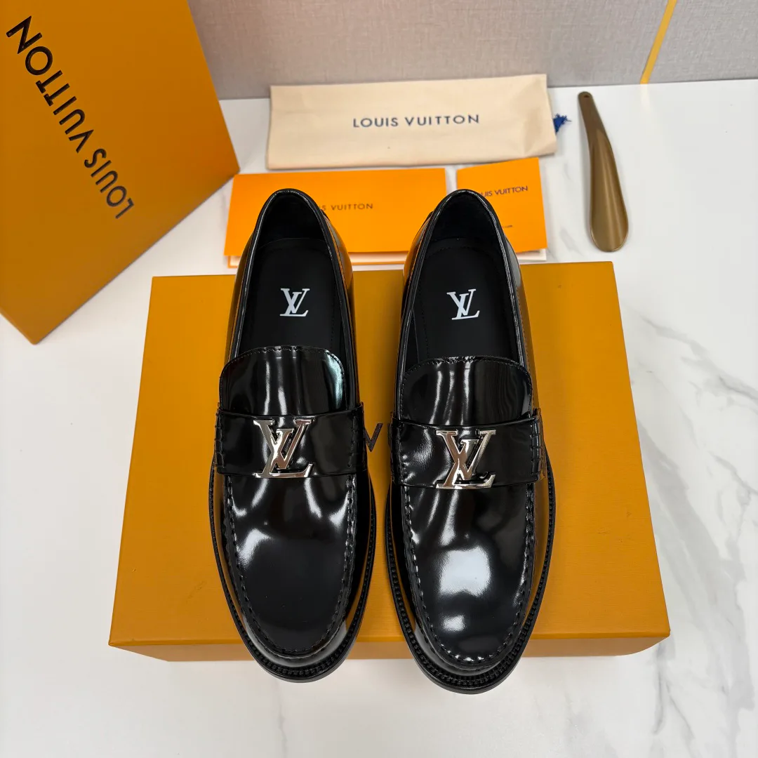Men's Loafers And Dress Shoes LOUIS VUITTON 18139700