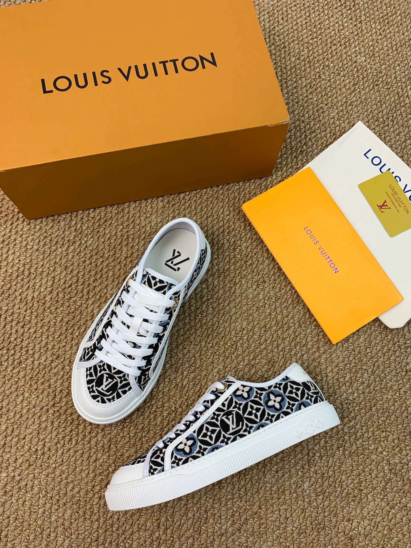 Women's Sneakers LOUIS VUITTON 17545199