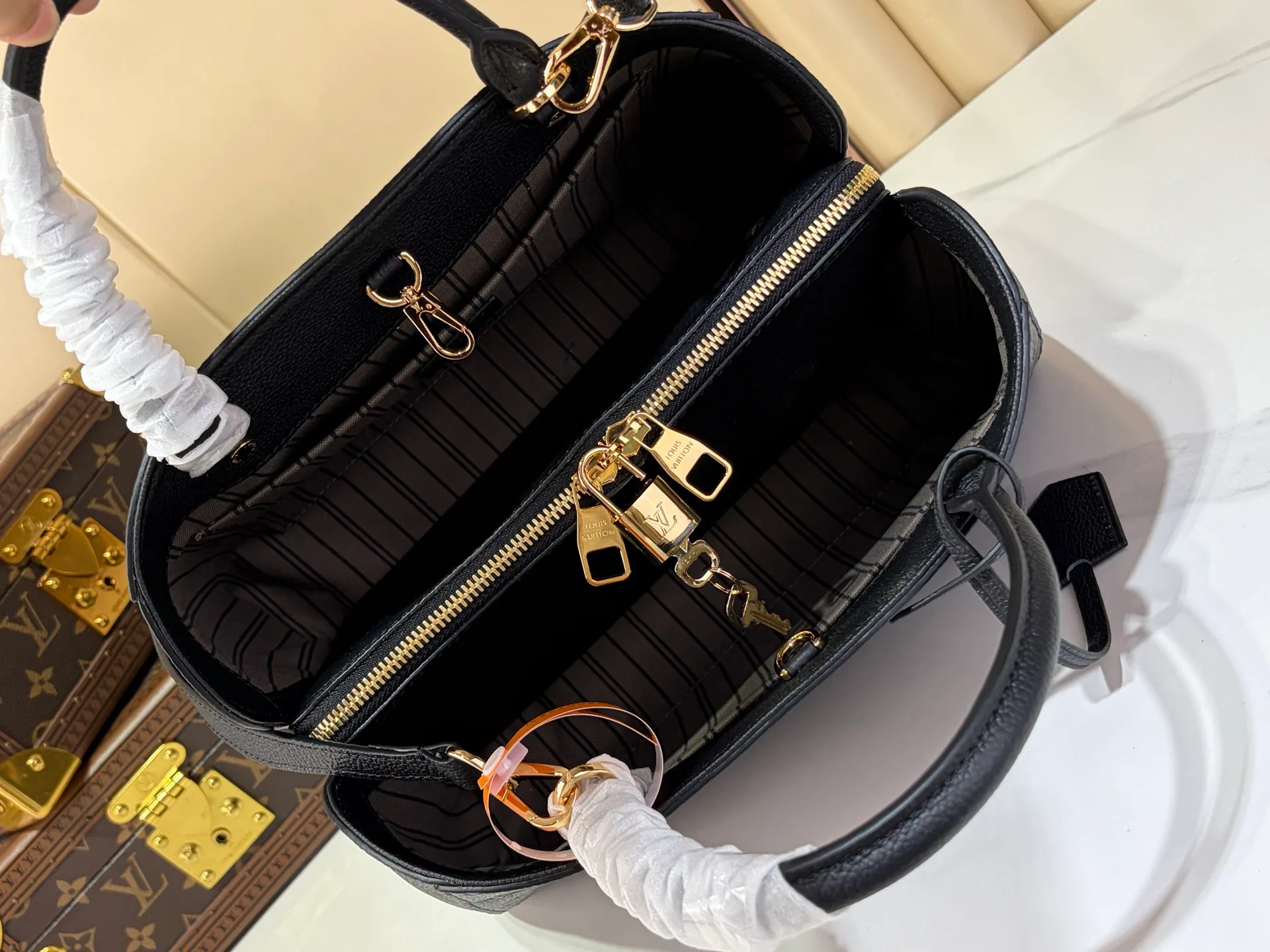 Women's Classic Handbags LOUIS VUITTON 18240333