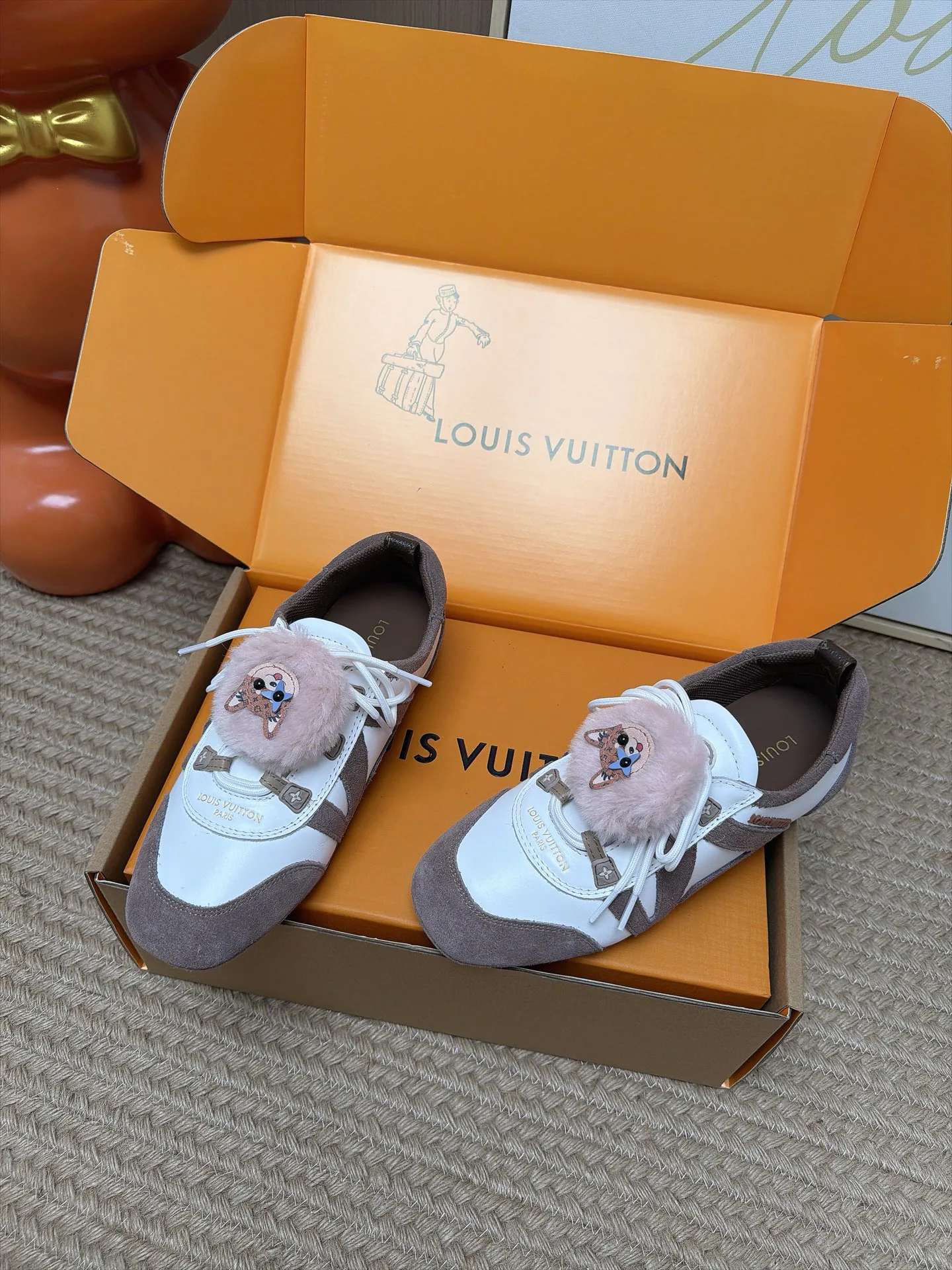 Women's Sneakers LOUIS VUITTON 18063008