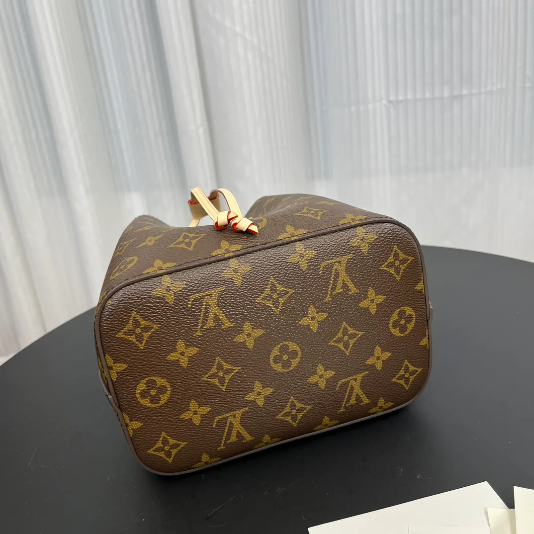 Классические Сумки Женские Louis Vuitton 18627723