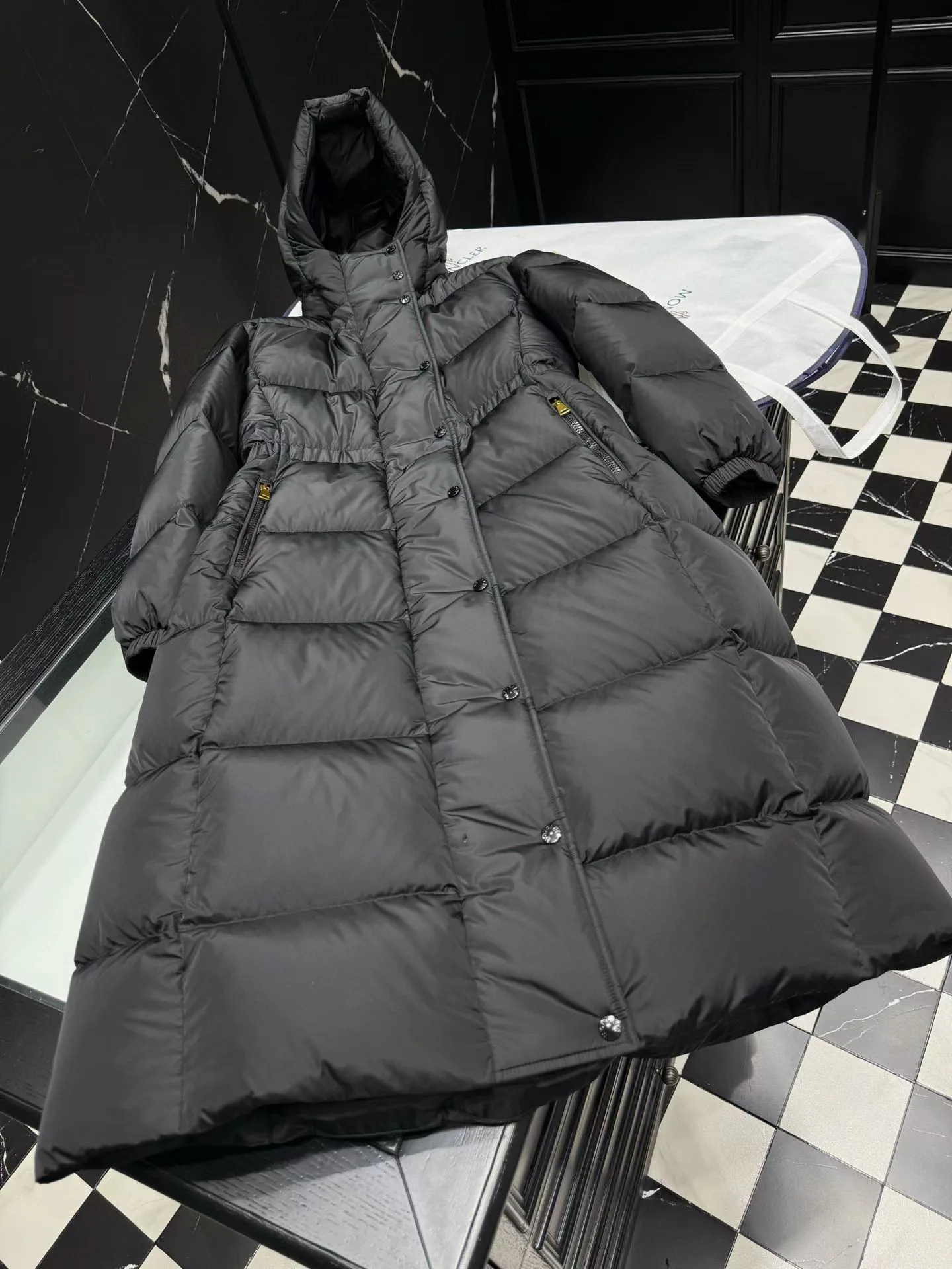 Women's Jackets And Down Jackets MONCLER 17810373