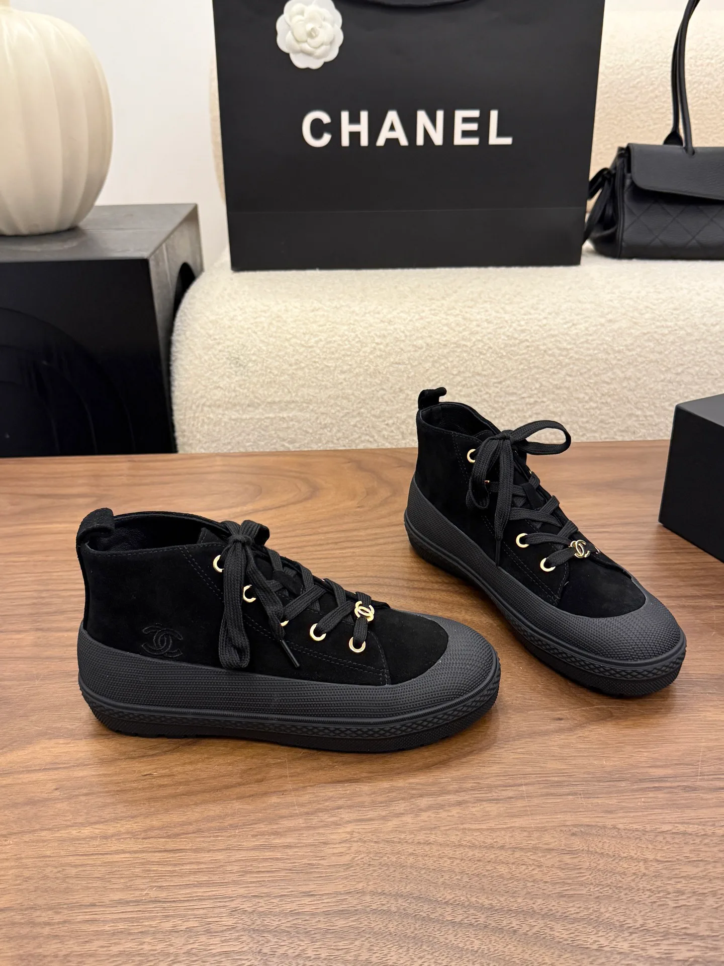 Women's Sneakers CHANEL 18223588