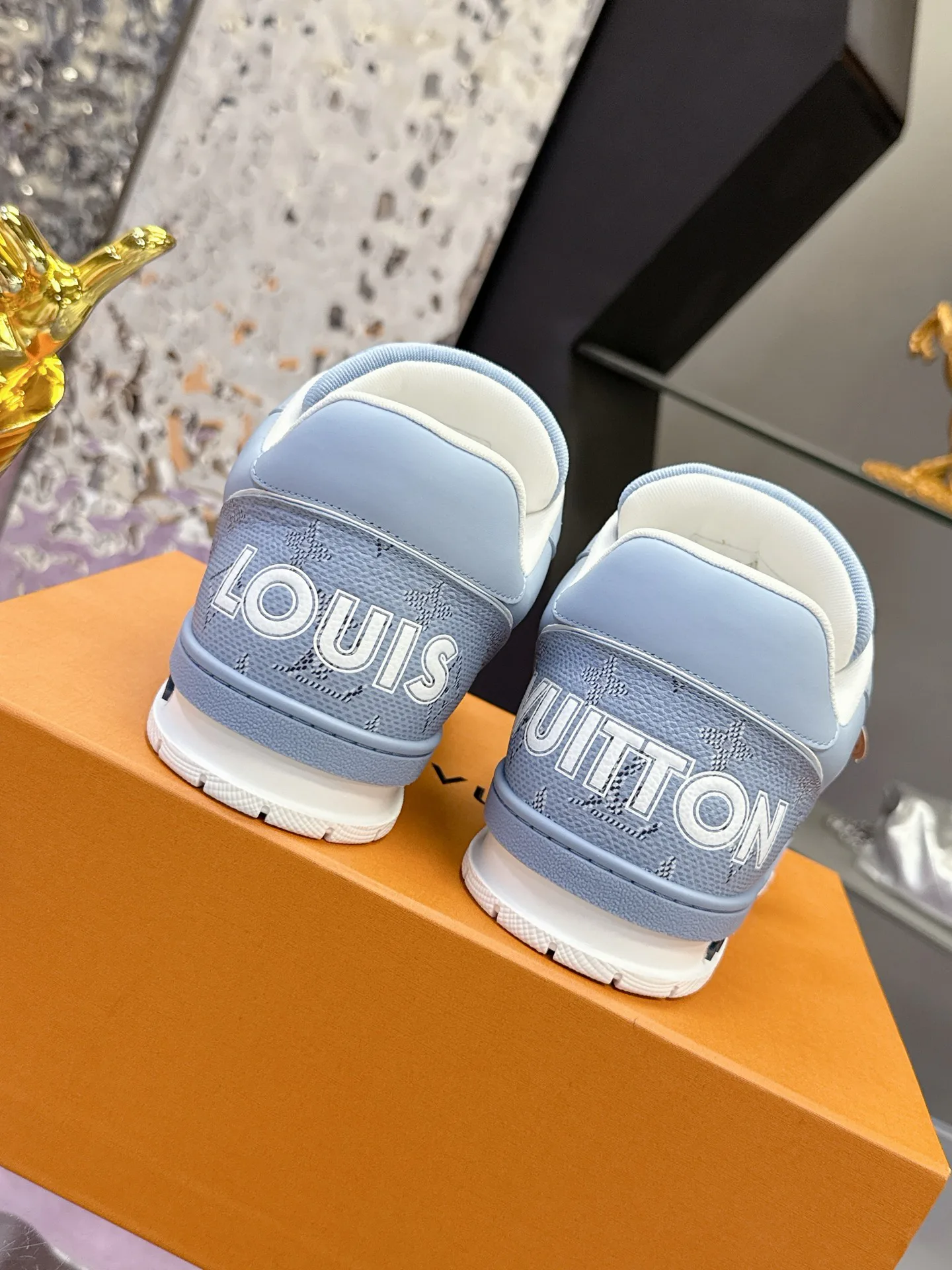Men's Sneakers LOUIS VUITTON 17740577